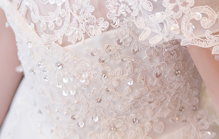 Pre-order ชุดราตรีเด็ก ชุดออกงาน ชุดกระโปรง สไตล์เจ้าหญิง แบบไหล่ปาด ผ้าลูกไม้ แต่งดอก ปล่อยชายยาว มีซิปหลัง