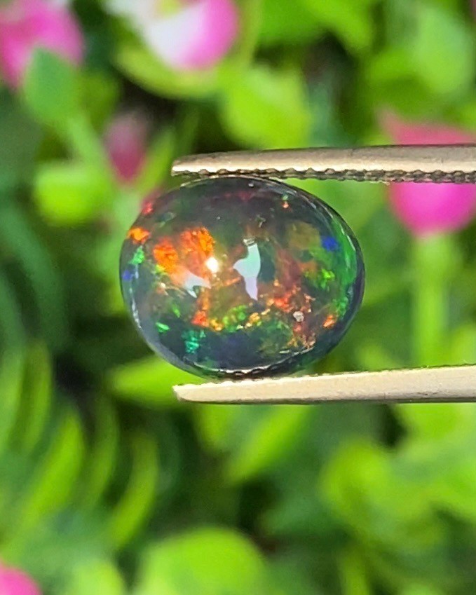 พลอย แบล็ก โอปอล Black Opal 3.31 กะรัต (Cts.) พลอยแท้ อัญมณีมงคลประจําวันเกิด เครื่องประดับพลอย