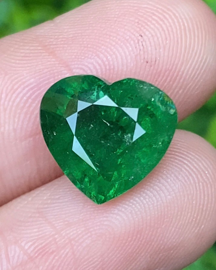 พลอย ซาโวไรท์ Tsavorite Garnet 6.99 กะรัต (Cts.) ดิบ Unheated พร้อมใบเซอร์ พลอยแท้ อัญมณีมงคลประจําวันเกิด เครื่องประดับพลอย