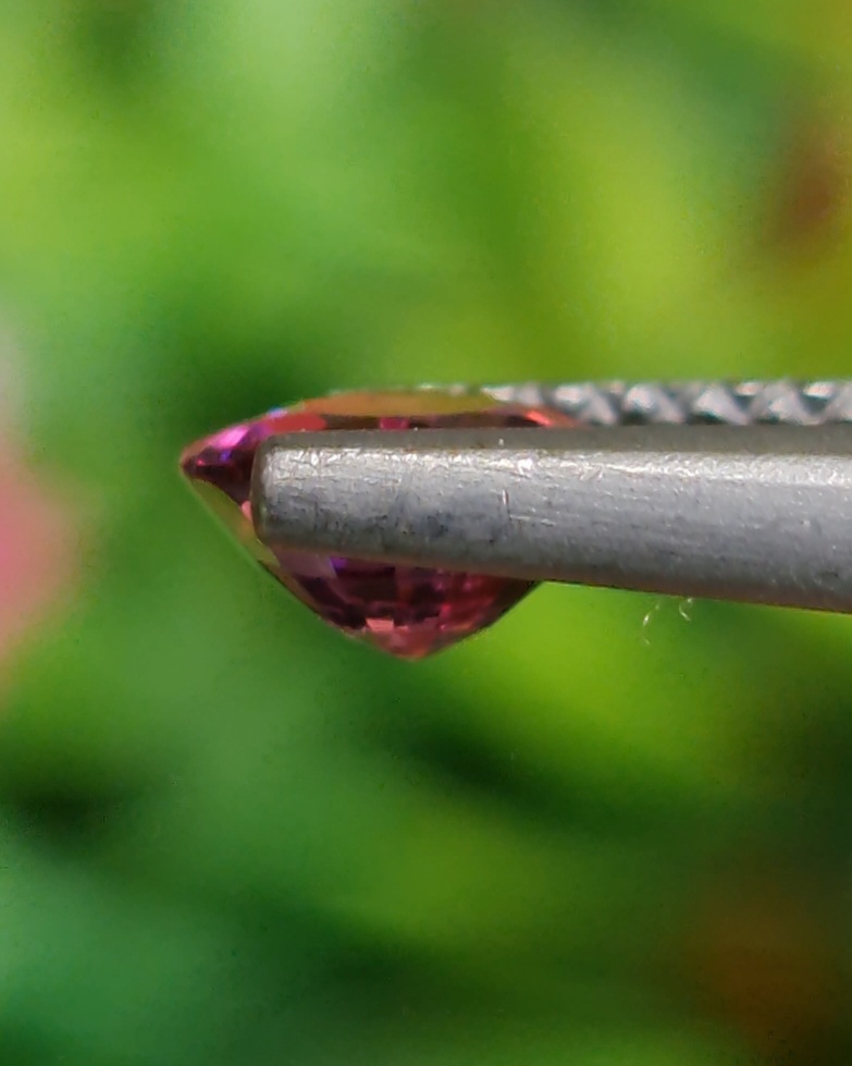 พลอย โรโดไลต์ กาเน็ท Rhodolite Garnet 0.66 กะรัต Cts.พลอยแท้ อัญมณีมงคลประจําวันเกิด เครื่องประดับพลอย