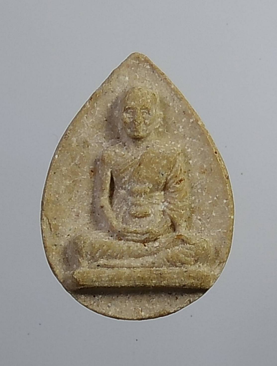 ผ721 พระผงกลีบบัว หลวงปู่เหมือน วัดกำแพง จ.ชลบุรี ปี2534