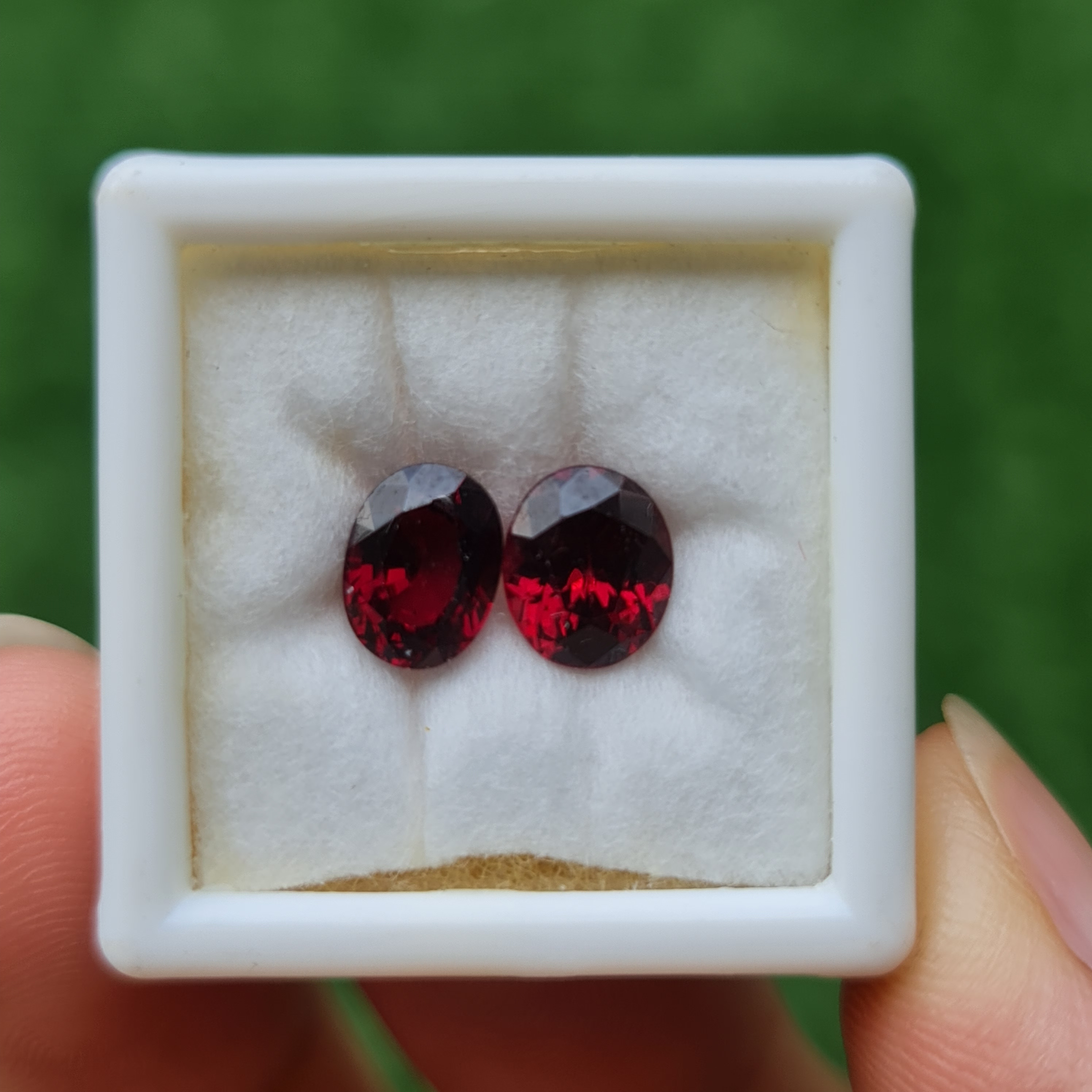 พลอย โรโดไลต์ การ์เน็ท Rhodolite Garnet 3.10 Cts. 2 เม็ด (Pcs.) พลอยแท้ อัญมณีมงคลประจําวันเกิด เครื่องประดับพลอย