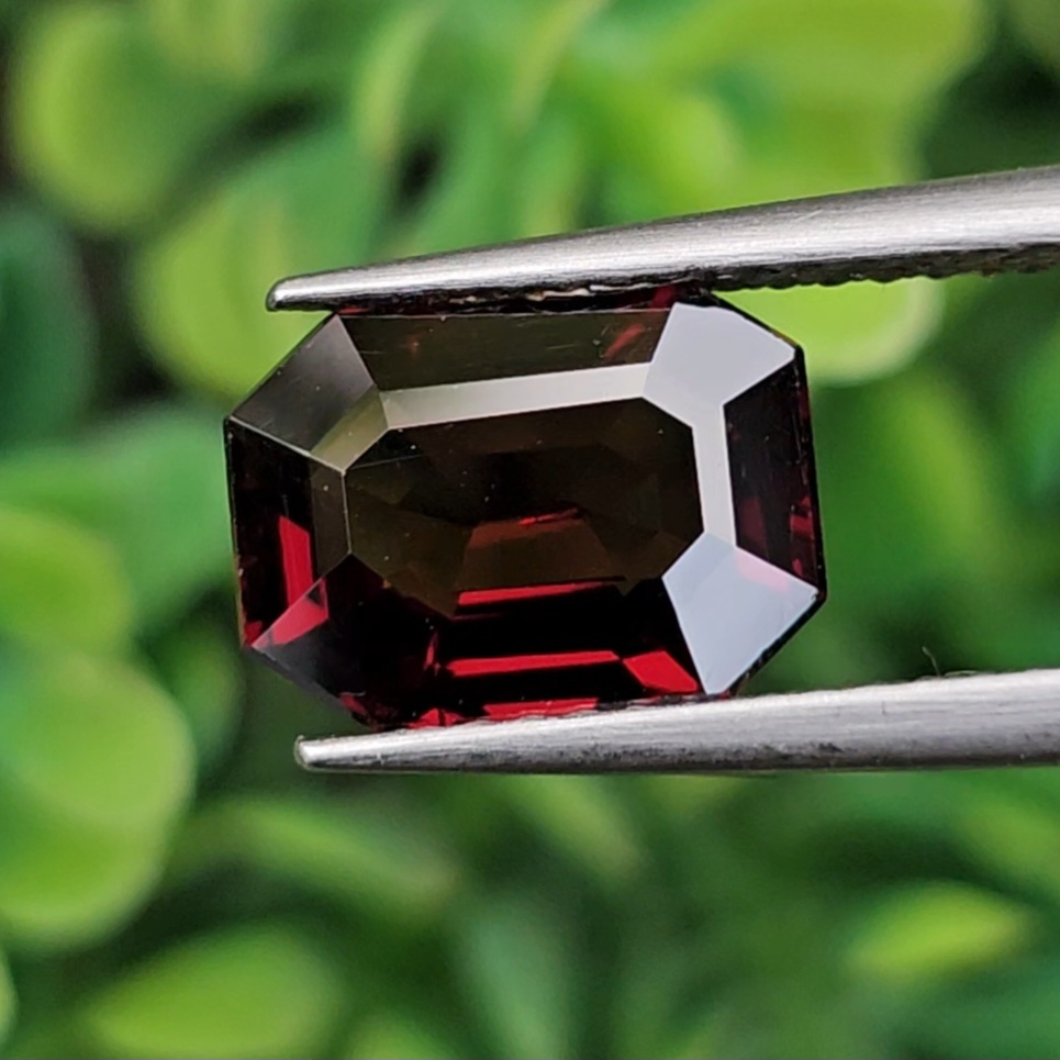พลอย สปิเนล (Spinel) 2.33 กะรัต (Cts.) ดิบ (Unheated) พลอยแท้ อัญมณีมงคลประจําวันเกิด เครื่องประดับพลอย