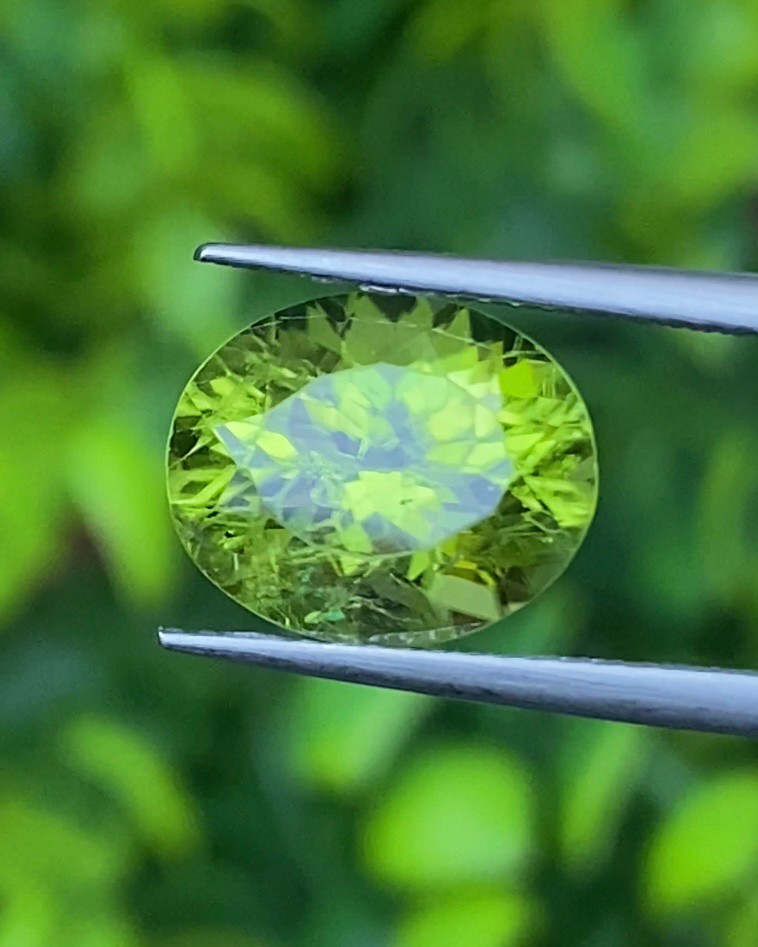 พลอย เพอริดอต Peridot 3.90 กะรัต (Cts.)