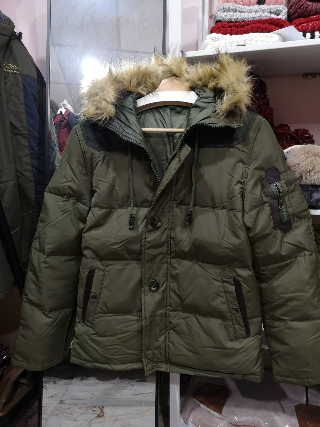 เสื้อกันหนาวผู้ชาย เสื้อแจ็คเก็ตขนเป็ดรุ่นหนาลุยหิมะ ฮู้ดแต่งเฟอร์ (10168MM)