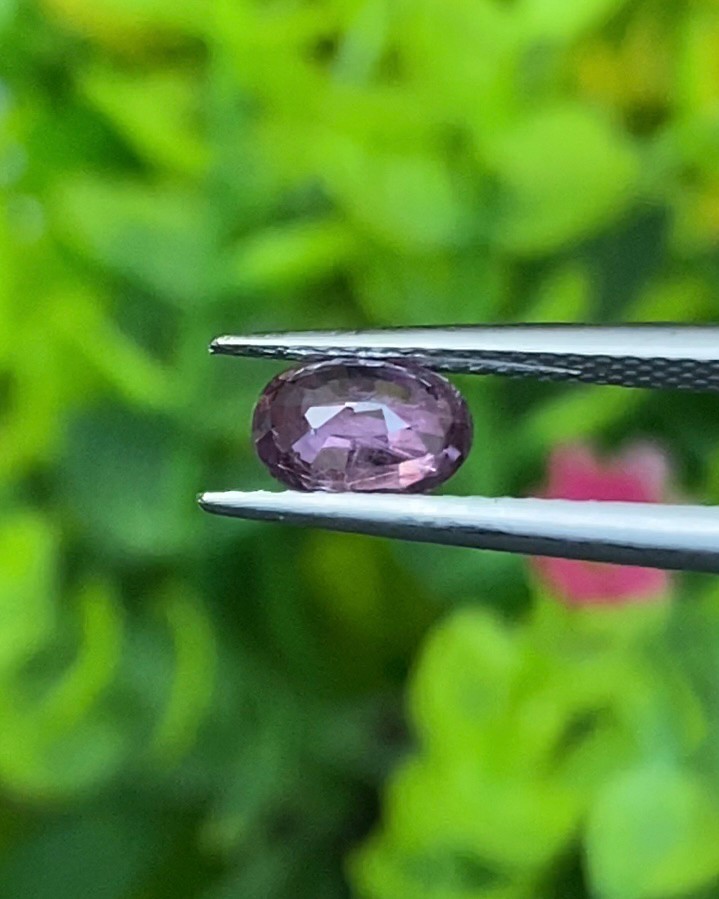 พลอย เพอเพิล แซฟไฟร์ สีม่วง Purple Sapphire ดิบ Unheated 0.80 กะรัต (Cts.) พลอยแท้ อัญมณีมงคลประจําวันเกิด เครื่องประดับพลอย