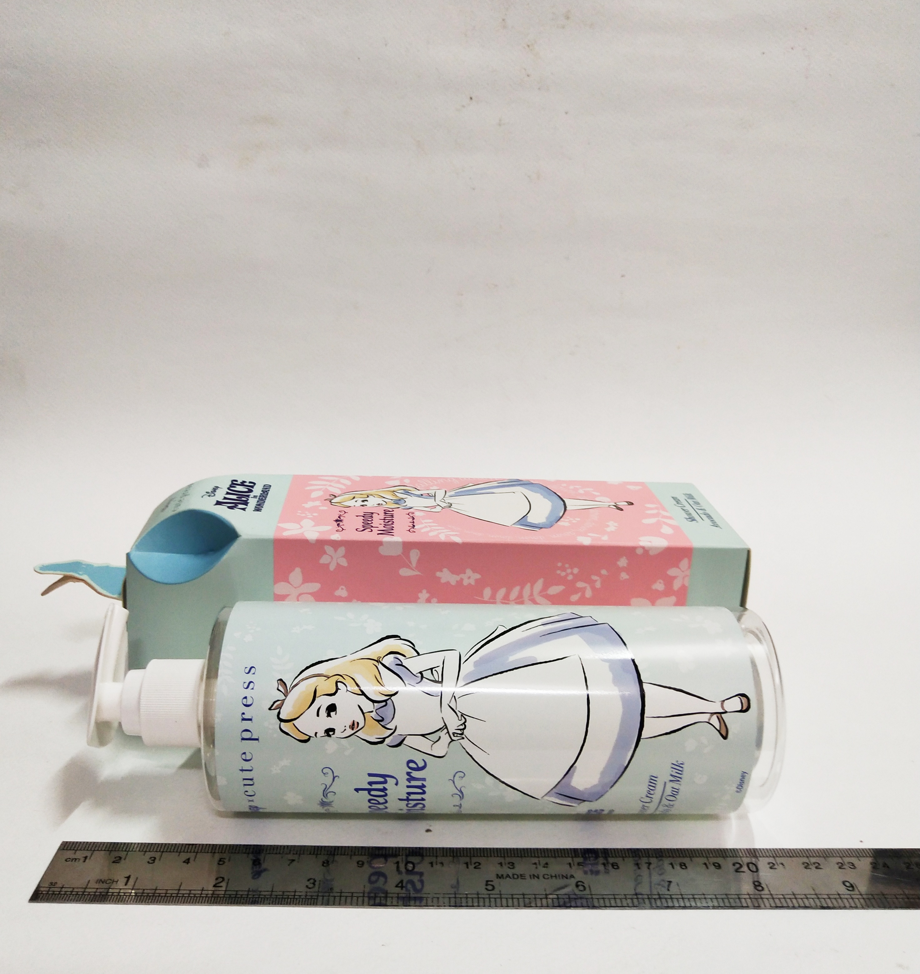 แพ็คเกจสะสม กล่องและขวดเปล่าสบู่เหลว ลาย เจ้าหญิงดิสนีย์ อลิส เป็นงานลายเส้นการ์ตูน ***ขวดสบู่เทสบู่ออก ไม่ล้าง บริเวณด้านบนที่เปิดกล่องกระดาษ จะมีรอยพับจากการเปิด-ปิด กล่อง ขนาดตามภาพ