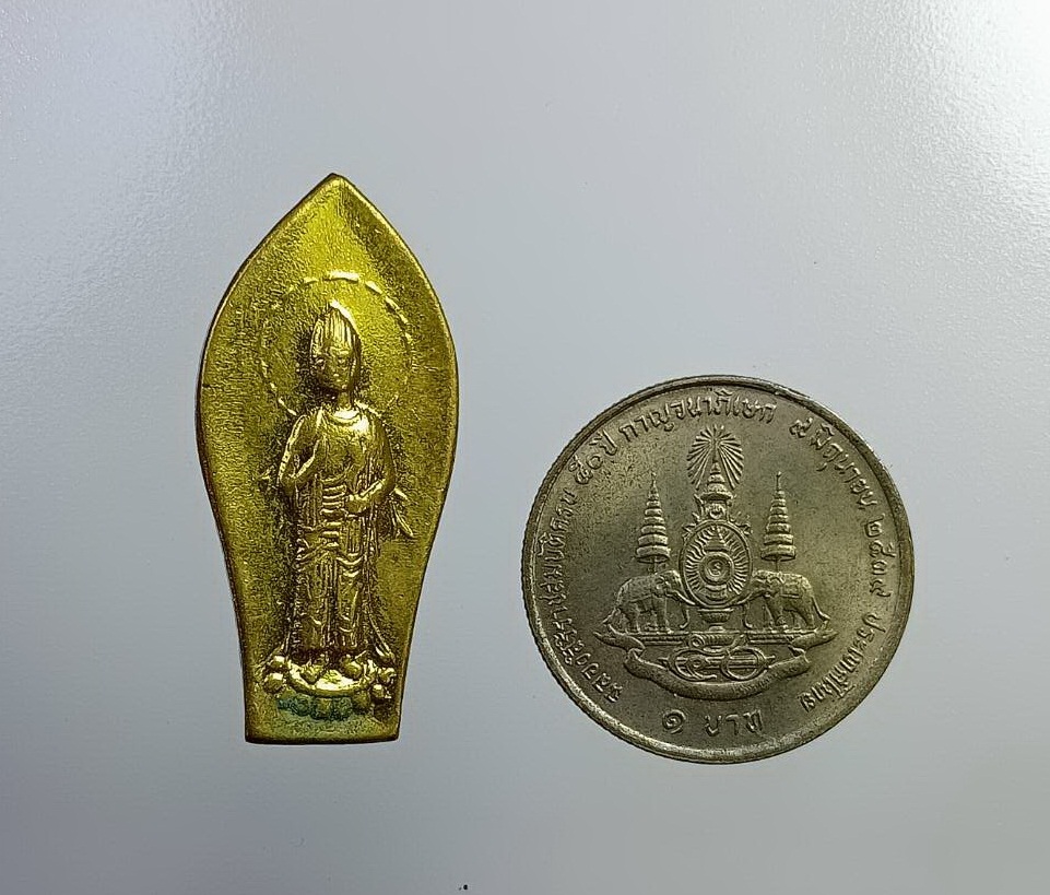 A7295 เหรียญเจ้าแม่กวนอิมยืน หลังยันต์ ไม่ทราบที่ครับ