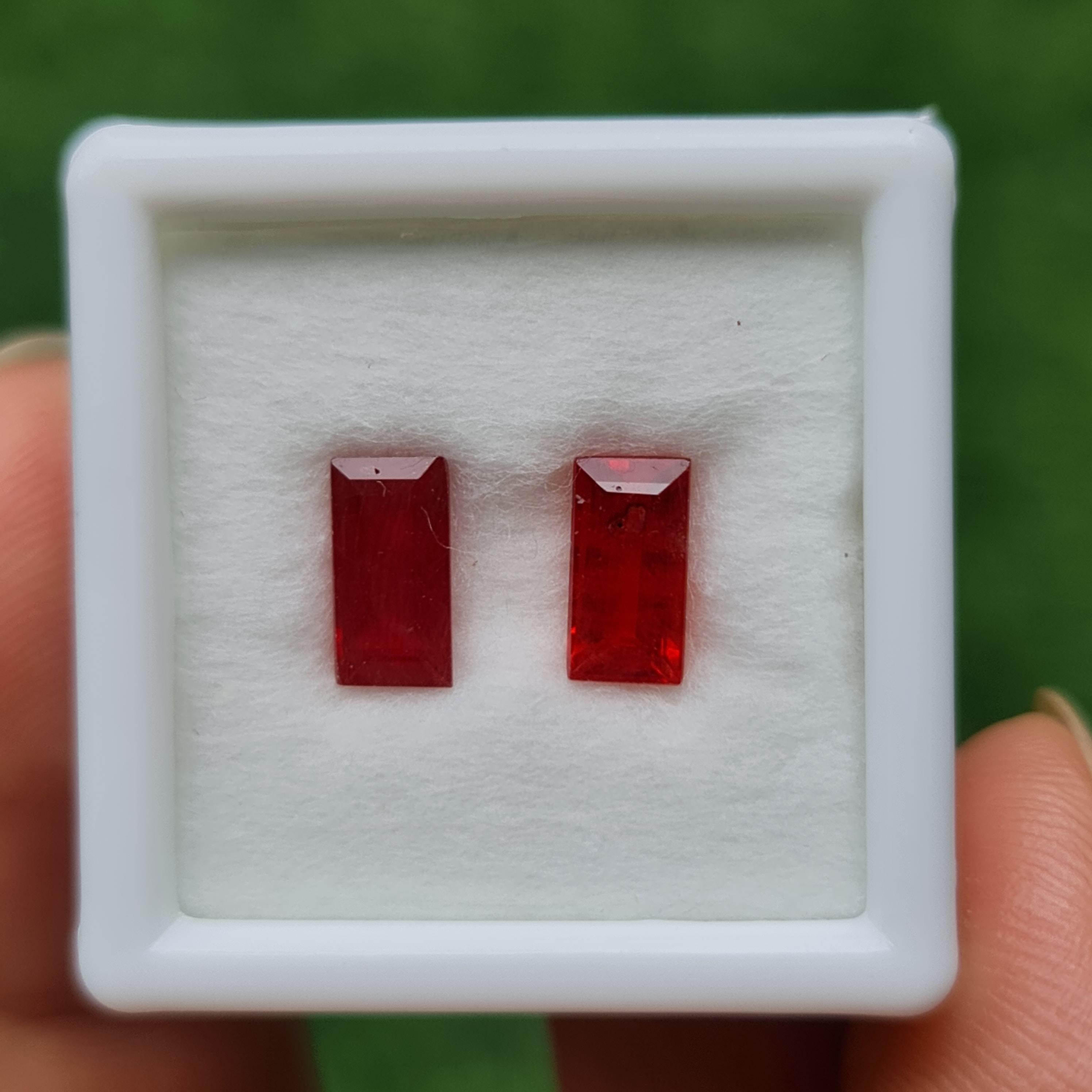 พลอย คู่ ออเรนจ์ แซฟไฟร์ Orange Sapphire 2 เม็ด 2.01 กะรัต (Cts.) พลอยแท้ อัญมณีมงคลประจําวันเกิด เครื่องประดับพลอย