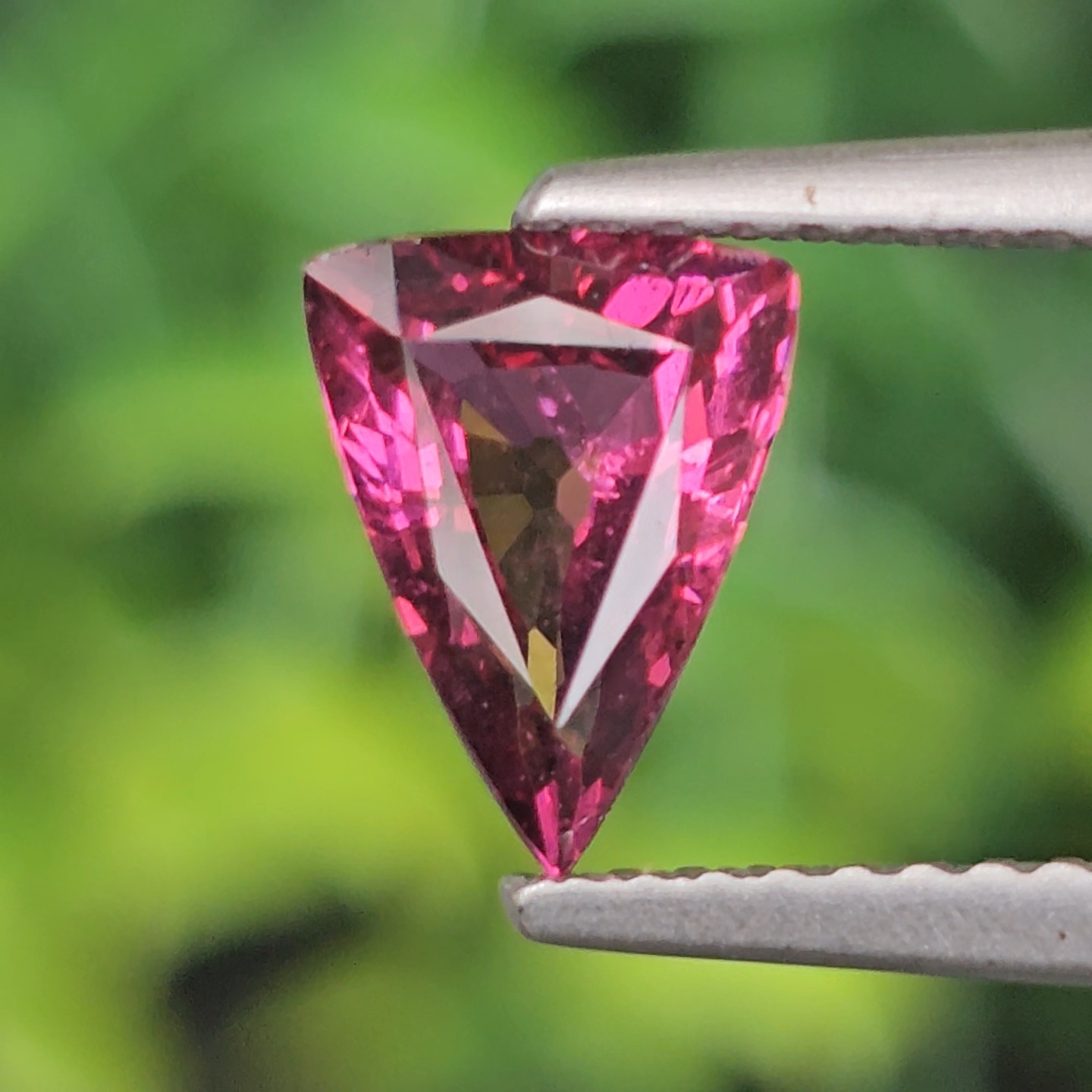 พลอย อุมบาไลต์ การ์เน็ต Umbalite Garnet 1.10 กะรัต (Cts.) ดิบ Unheated ลอยแท้ อัญมณีมงคลประจําวันเกิด เครื่องประดับพลอย