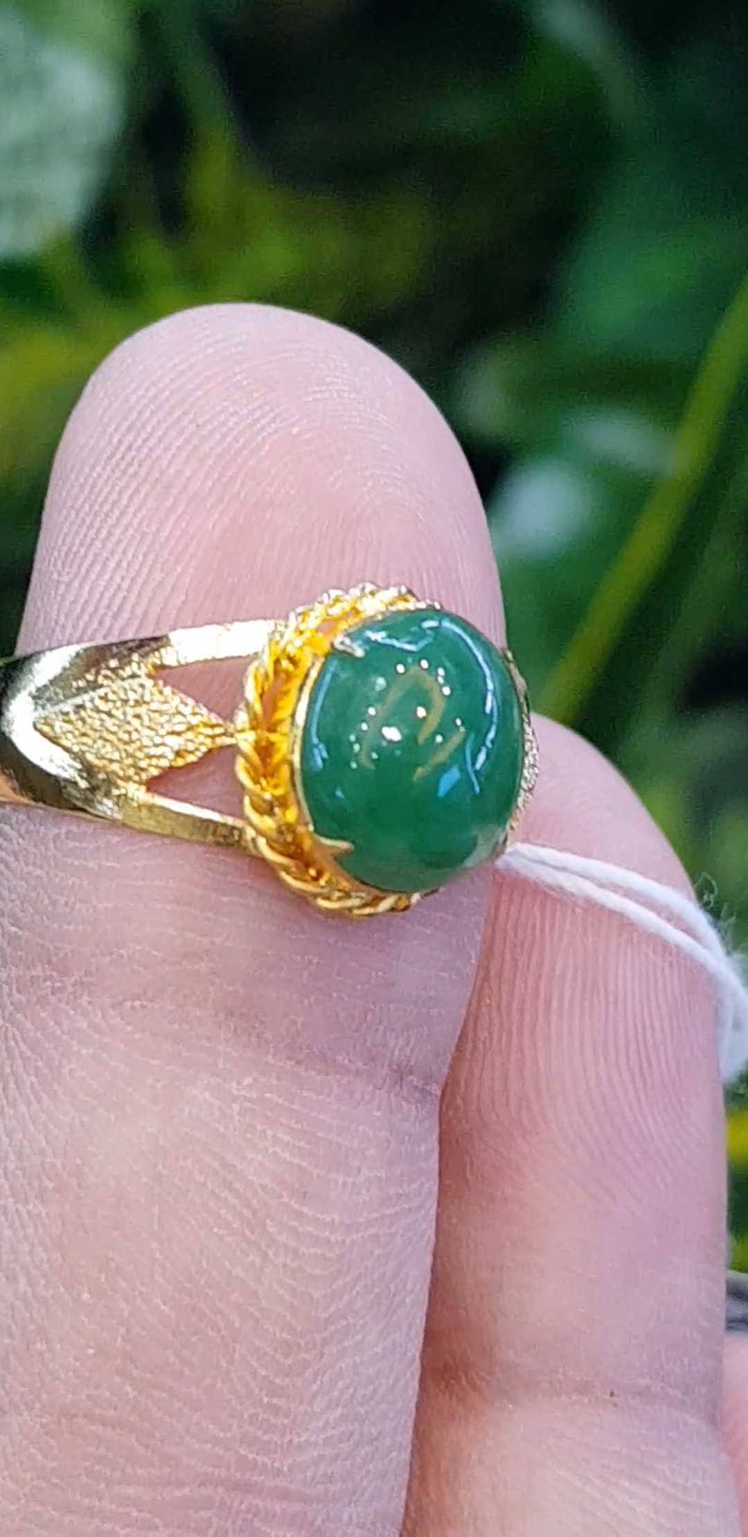 หยก พม่า แท้ Jade แหวนหยก 翡翠戒指 (Jadeite ring) ดิบ 2.19 กะรัต (Cts.) Size 58 ไม่ผ่านการปรับปรุง (Type A) พม่า (Myanmar)