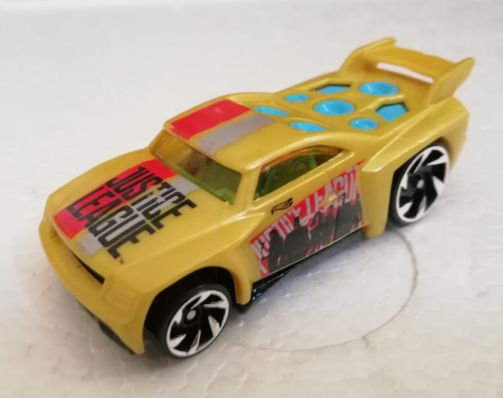 รถเหล็ก Die Cast, Bassline พิมพ์ลาย จัสติกลีก Justice League ของใหม่ ไม่มีแพ็ค สีเหลือง **อาจมีตำหนิเล็กน้อย โปรดตรวจสอบทุกภาพ