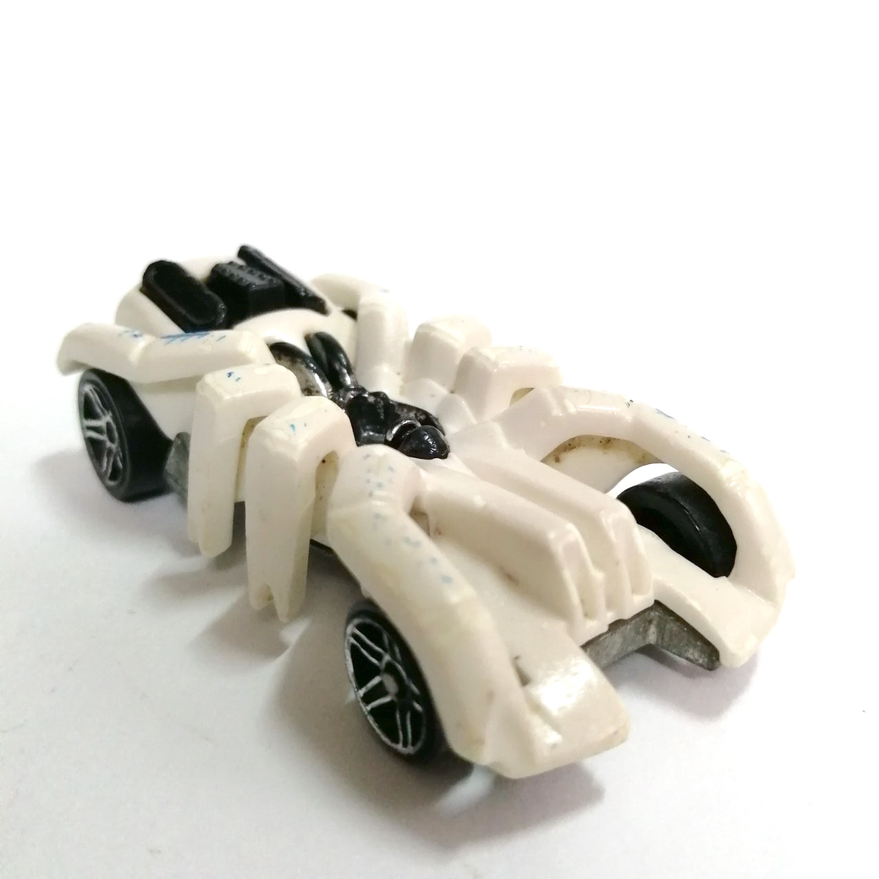 รถเหล็กฮอตวีลล์ รุ่น speed spider สีขาวมุก ไม่มีแพค สภาพดี ไม่หักไม่กาว