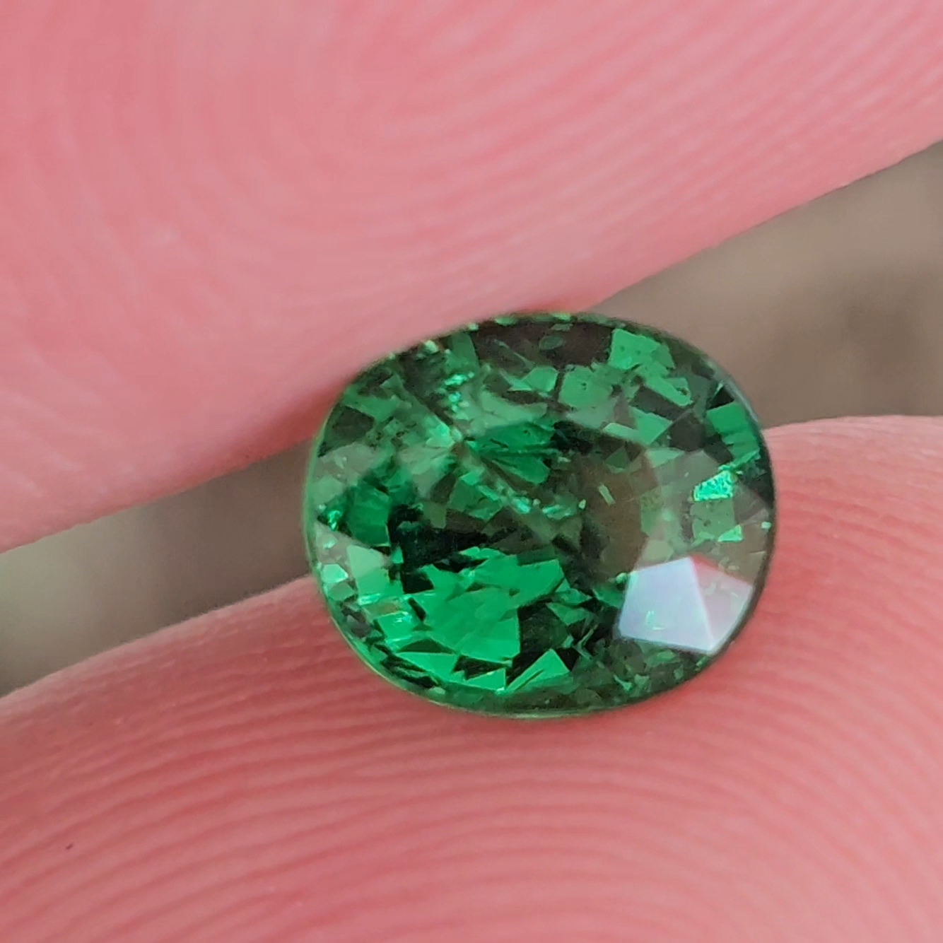 พลอย ซาโวไรท์ Tsavorite Garnet 1.28 กะรัต (Cts.) ดิบ Unheated พร้อมใบเซอร์ อัญมณีมงคลประจําวันเกิด เครื่องประดับพลอย
