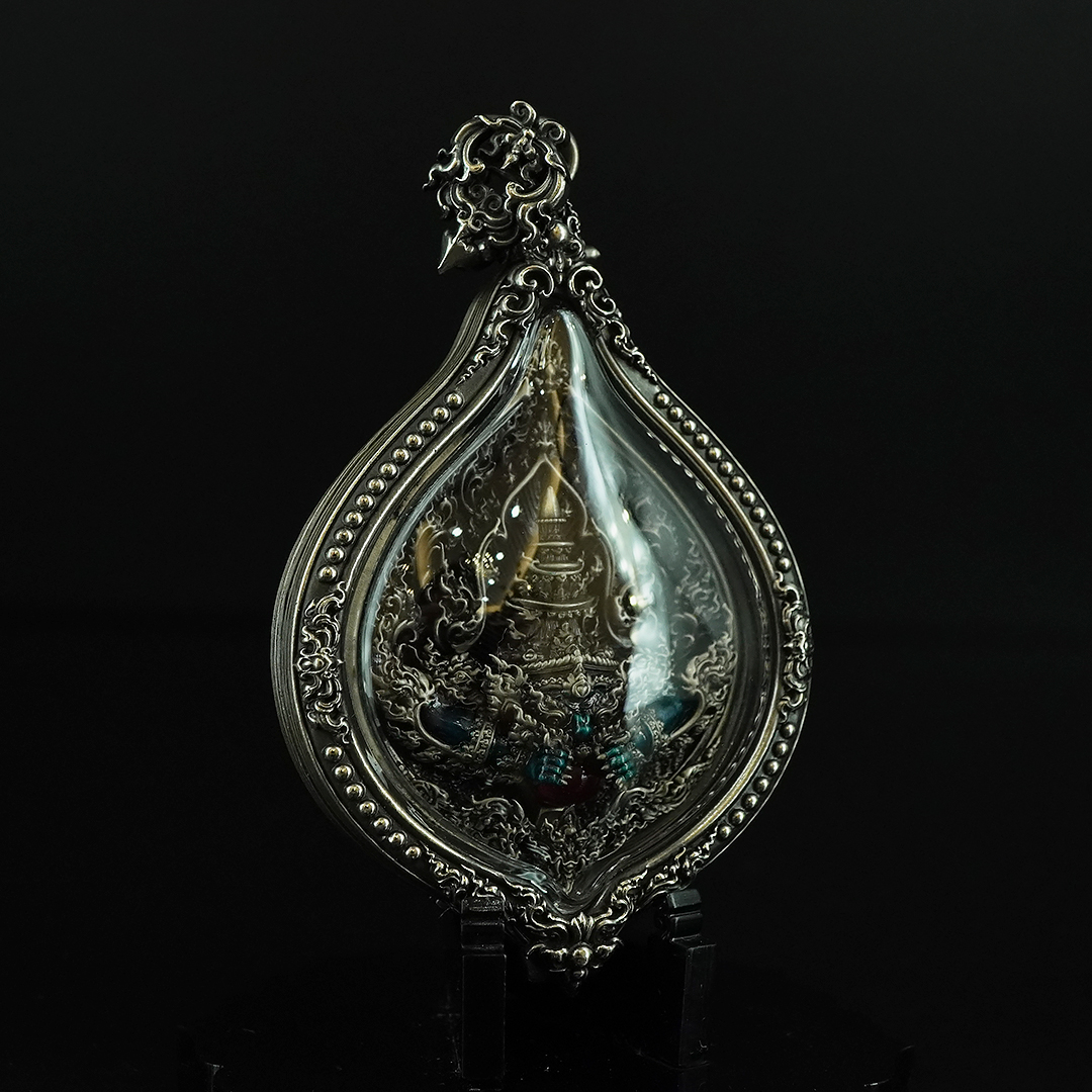 เหรียญเทพพระราหู รายการที่ 5 เนื้อไวท์บรอนซ์รมซาตินลงยา พร้อมกรอบเนื้อไวท์บรอนซ์ซาติน