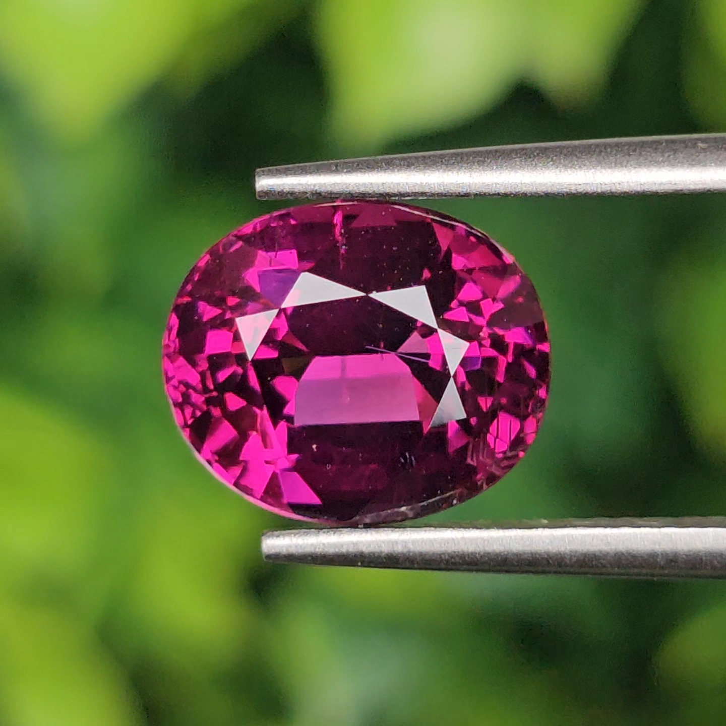 พลอย โรโดไลต์ กาเน็ท Rhodolite Garnet 4.50 กะรัต Cts.พลอยแท้ อัญมณีมงคลประจําวันเกิด เครื่องประดับพลอย