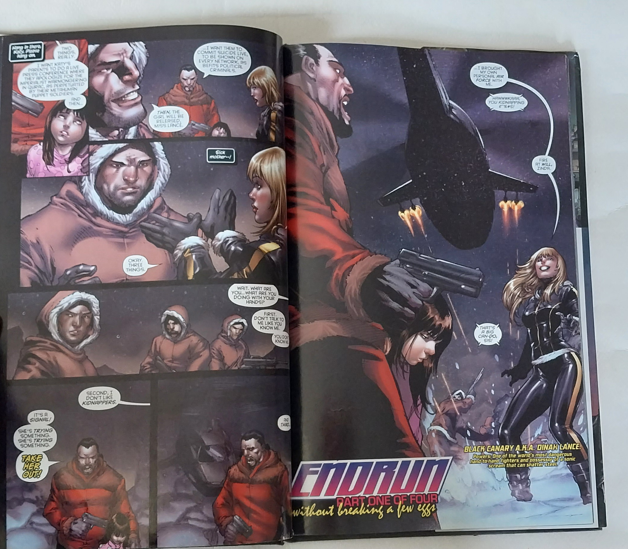 หนังสือภาพการ์ตูน ปกแข็ง มีปกหุ้ม **มีตำหนิ โปรดดูทุกภาพ,DC comics ฉบับภาษาอังกฤษ brightest Day Birds of prey End Run, โดย Gail Simons ed Benes, Adriana Melo Alvin lee หนังสือปกแข็งมีปกหุ้ม กระดาษมัน ภาพสีทั้งเล่ม