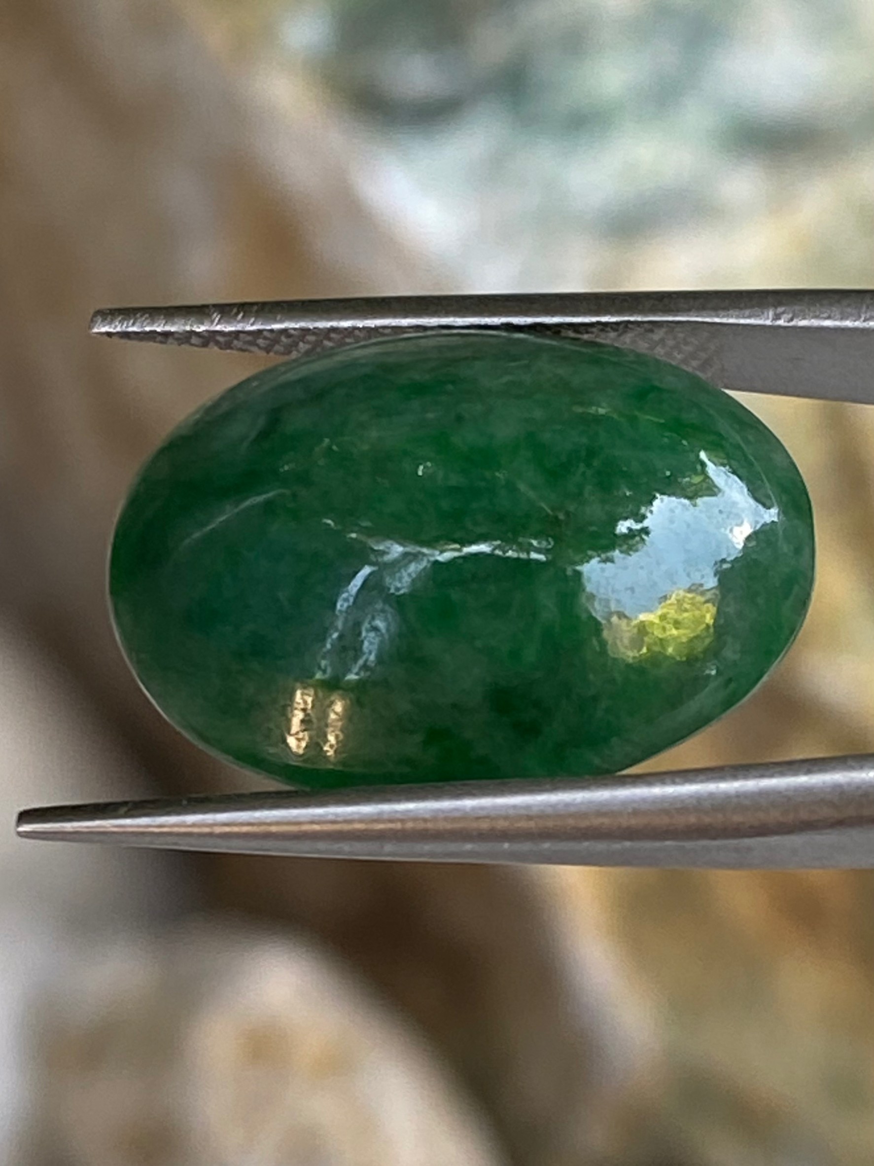 หยกพม่าเจียรนัย (Burmese jade ) 12.66 กะรัต หยกแท้ อัญมณีมงคลประจําวันเกิด เครื่องประดับหยก