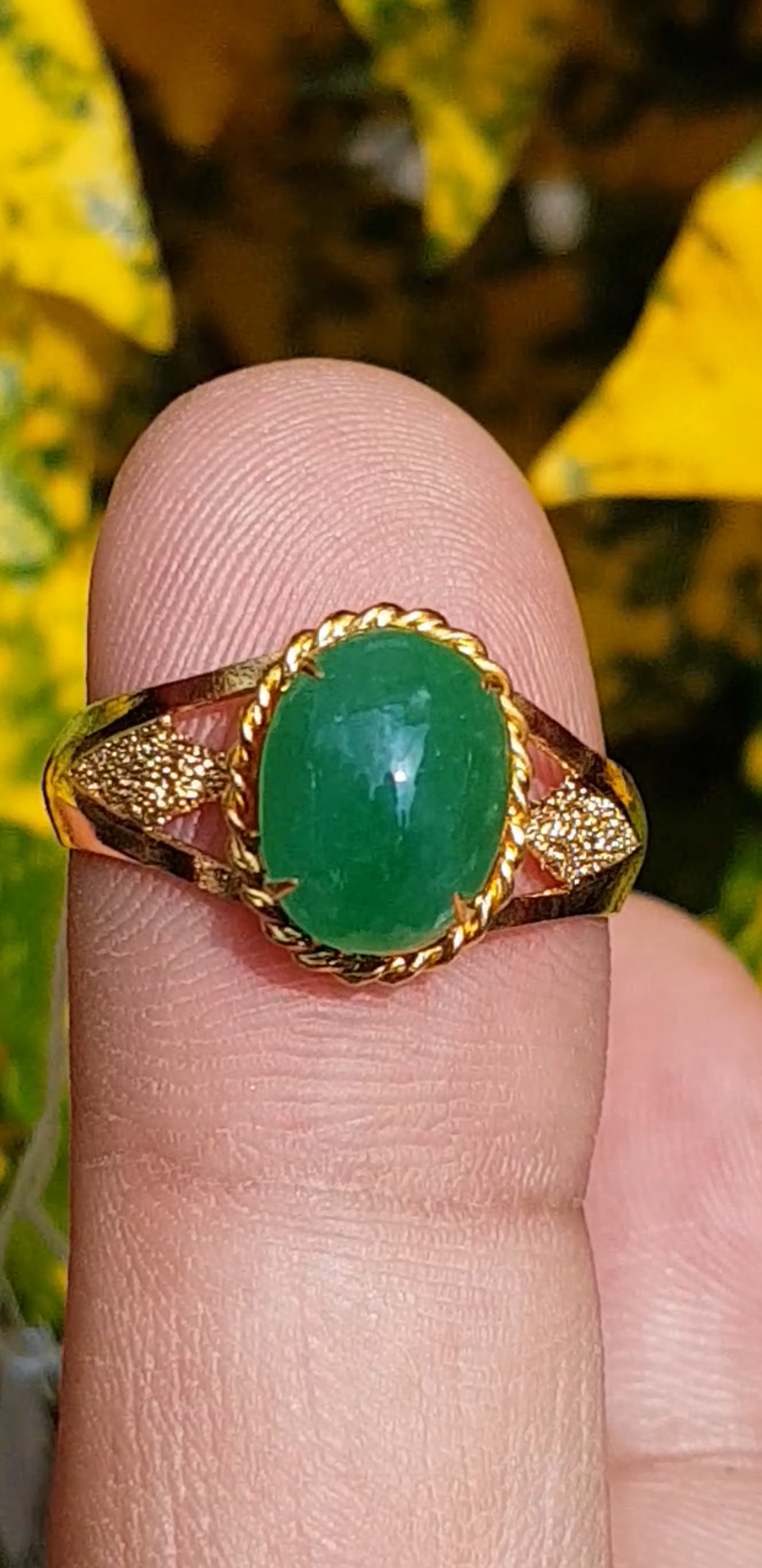 หยก พม่า แท้ Jade แหวนหยก 翡翠戒指 (Jadeite ring) 1.47 กะรัต (Cts.) Size 56 ดิบ ไม่ผ่านการปรับปรุง (Type A) พม่า (Myanmar)