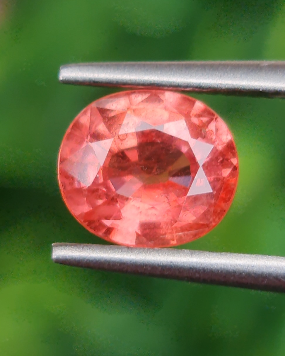 พลอย ออเรนจ์ แซฟไฟร์ Orange Sapphire 1.30 กะรัต (Cts.) พลอยแท้ อัญมณีมงคลประจําวันเกิด เครื่องประดับพลอย