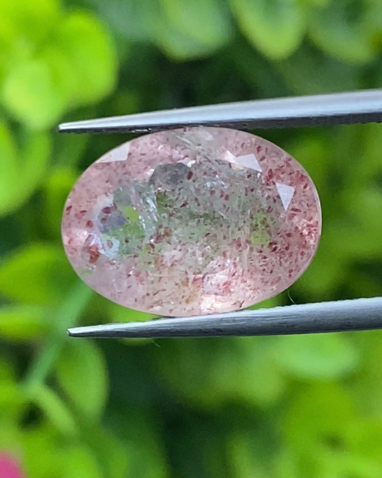 พลอย สตอเบอรี่ ควอตซ์ Strawberry Quartz 5.29 กะรัต (Cts.) พลอยแท้ อัญมณีมงคลประจําวันเกิด เครื่องประดับพลอย