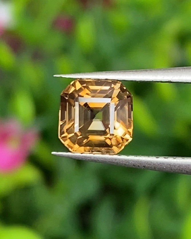 พลอย เพทาย (Zircon) 1.80 กะรัต (Cts.) พลอยแท้ อัญมณีมงคลประจําวันเกิด เครื่องประดับพลอย