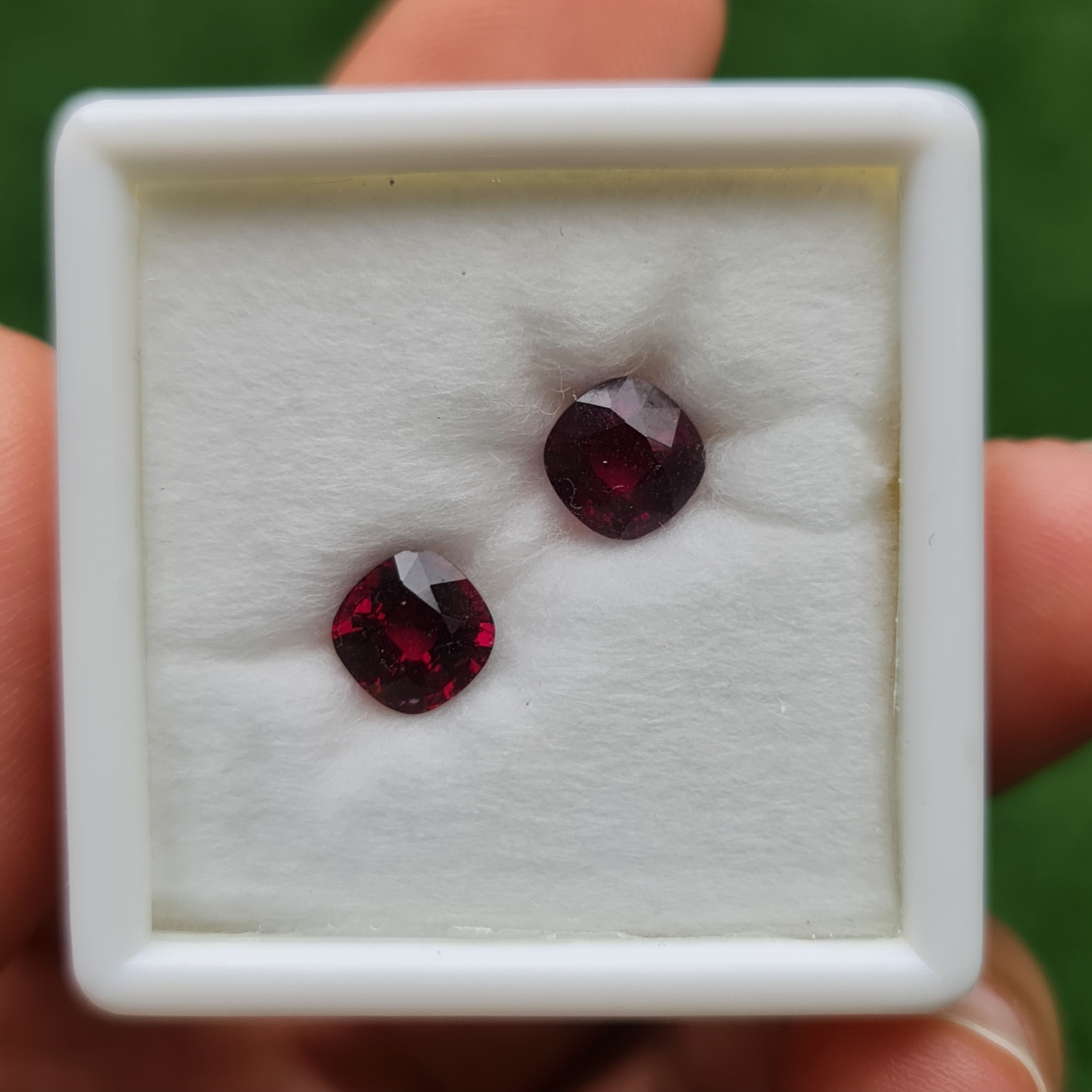 พลอย โรโดไลต์ การ์เน็ท Rhodolite Garnet 3.85 กะรัต (Cts.) พลอยแท้ อัญมณีมงคลประจําวันเกิด เครื่องประดับพลอย