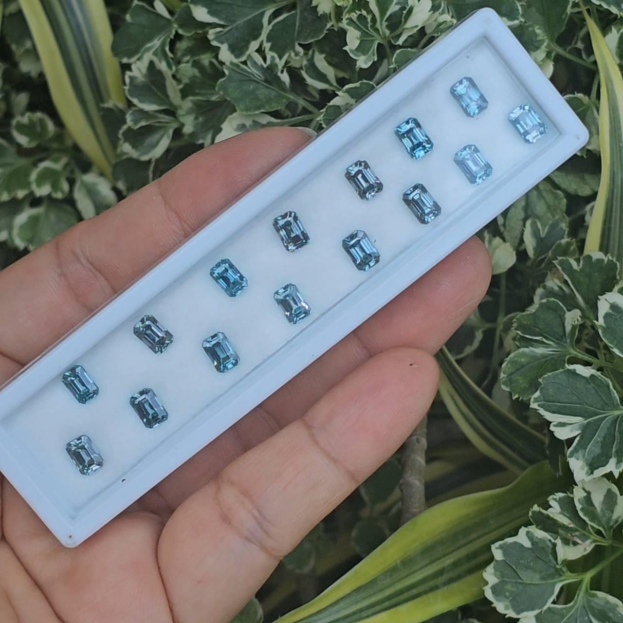 พลอย เพทาย (Zircon) 15.05 กะรัต (Cts.) 15 (Pcs.) พลอยแท้ อัญมณีมงคลประจําวันเกิด เครื่องประดับพลอย