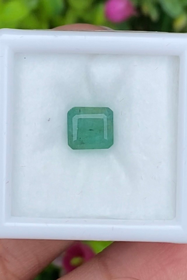 พลอย มรกต Natural Emerald แซมเบีย 1.33 กะรัต (Cts.) พลอยแท้ อัญมณีมงคลประจําวันเกิด เครื่องประดับพลอย