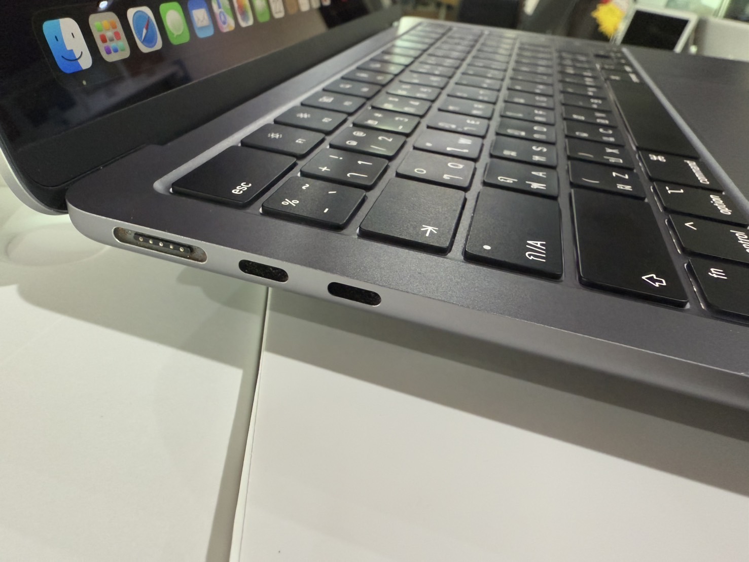 Macbook Air 13"2024(M3/8GB/SSD 256GB)+Adapter