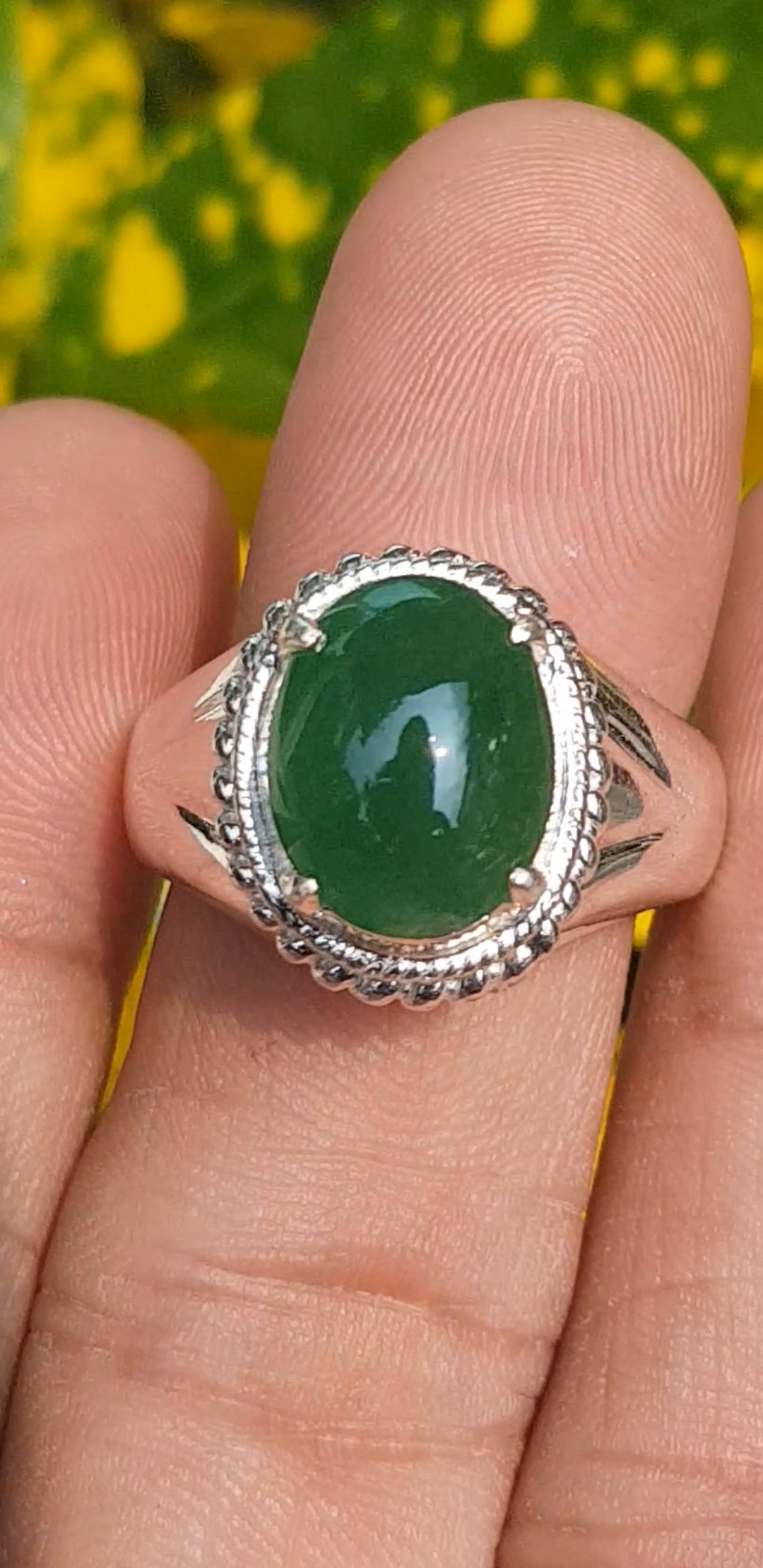 หยก พม่า แท้ Jade แหวนหยก 翡翠戒指 (Jadeite ring) 3.52 กะรัต (Cts.) (Size) 59 ดิบ ไม่ผ่านการปรับปรุง (Type A) พม่า (Myanmar)