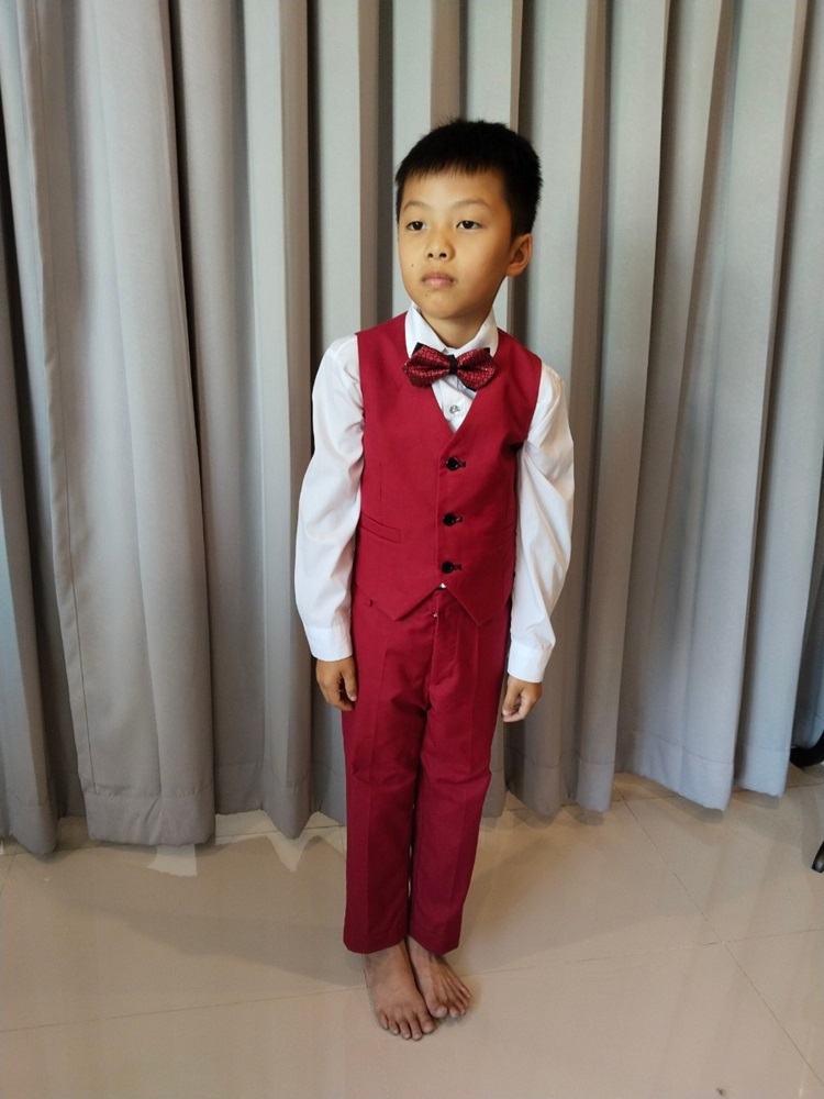 เช่า ชุดสูทเด็กชาย สีแดง ปกกล้วยดำ เรียบหรู