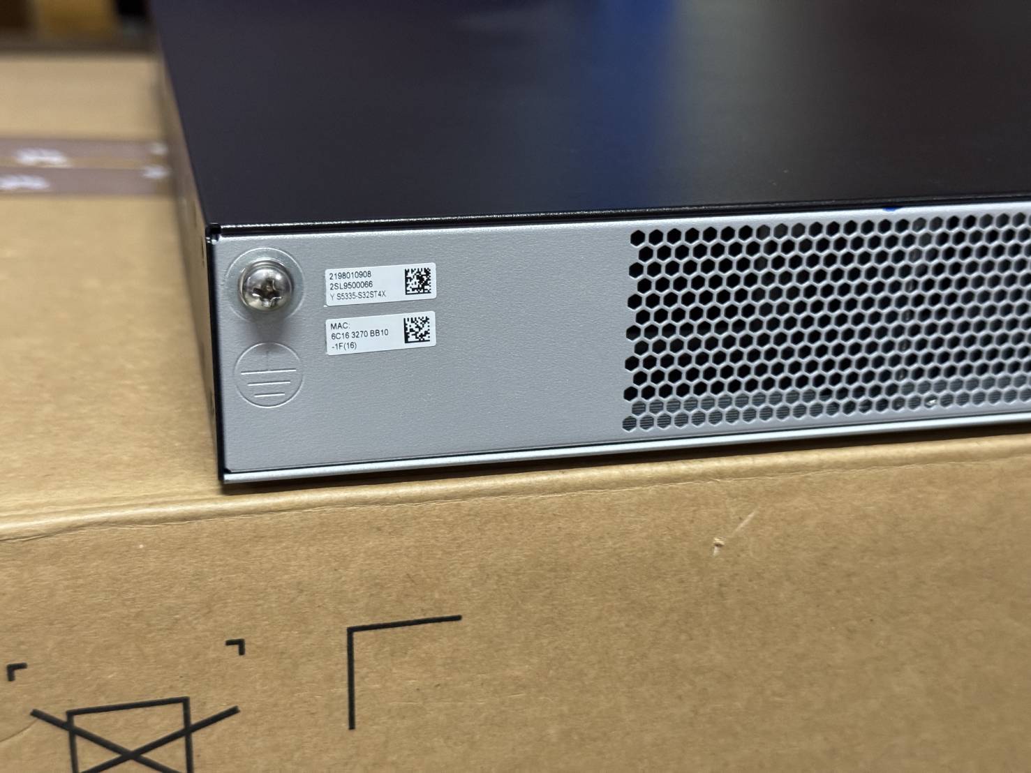 Switch Huawei Cloud Engine S5335-S32ST4X + กล่อง ***ของใหม่