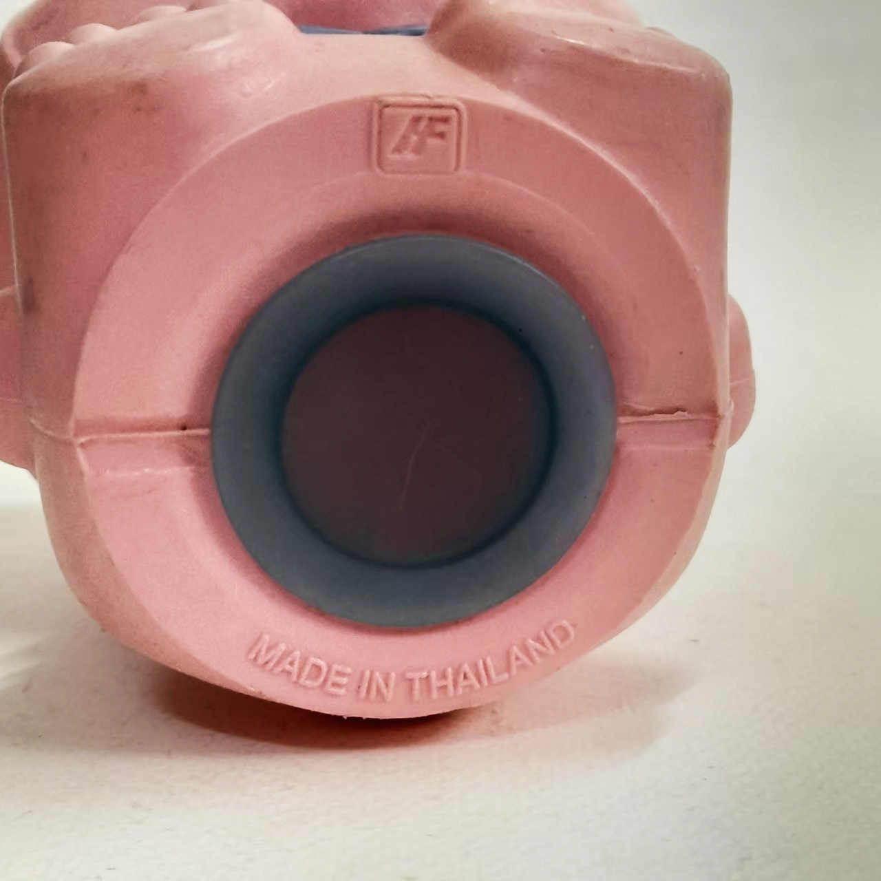 กระปุกออมสินเรโทร ,มีหลายภาพ งานโปร่ง งานไทย มีตราปั๊มที่ก้น มีจุกครบ ขนาดตามรูป มือสองสภาพดี มีรอยบ้าง