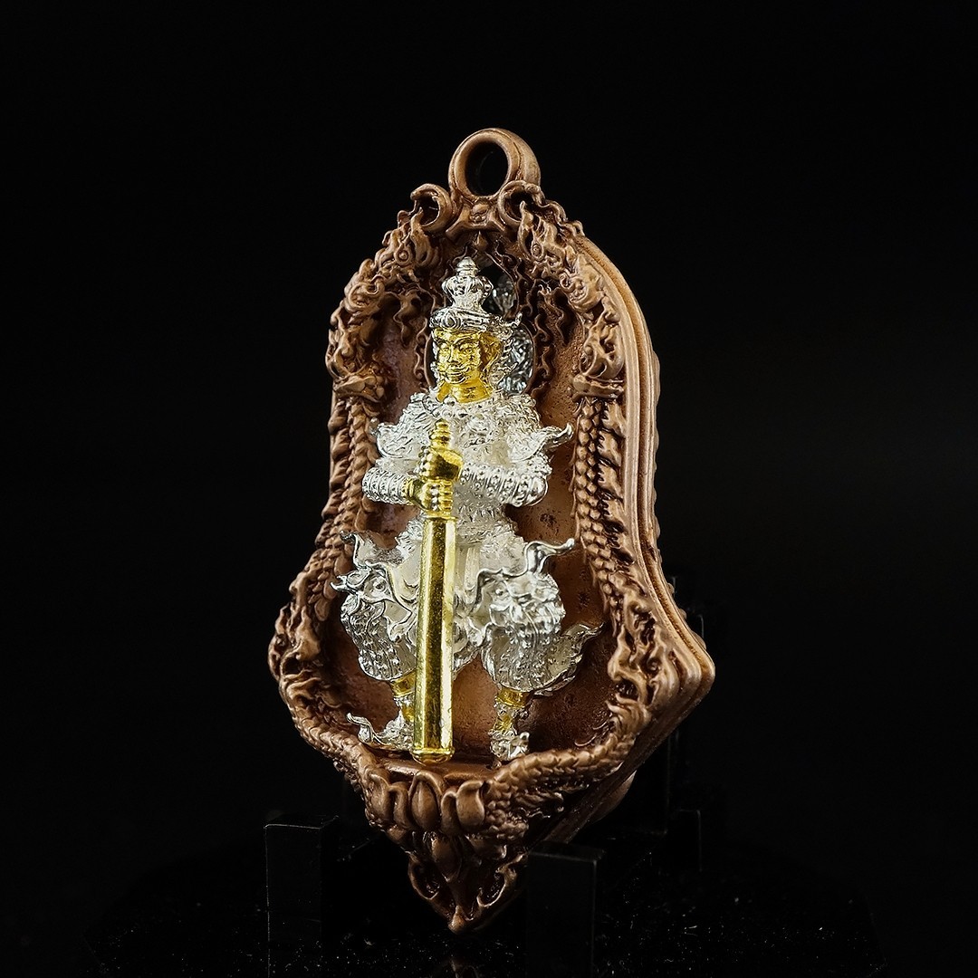 เหรียญจำปีพุทธศิลป์ท้าวเวสสุวรรณโณ รุ่นทวิเทวา รายการที่ 11.4 เนื้อสัมฤทธิ์ ซาตินแดง องค์ชุบจิวเวลรี่