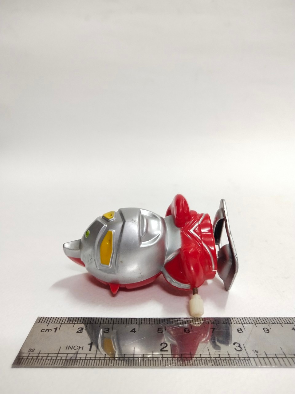 ฟิกเกอร์พลาสติกไขลาน อุลตร้าเซเว่น ไขลานเดินได้ปกติ มือสองสภาพดี มีรอยบ้าง