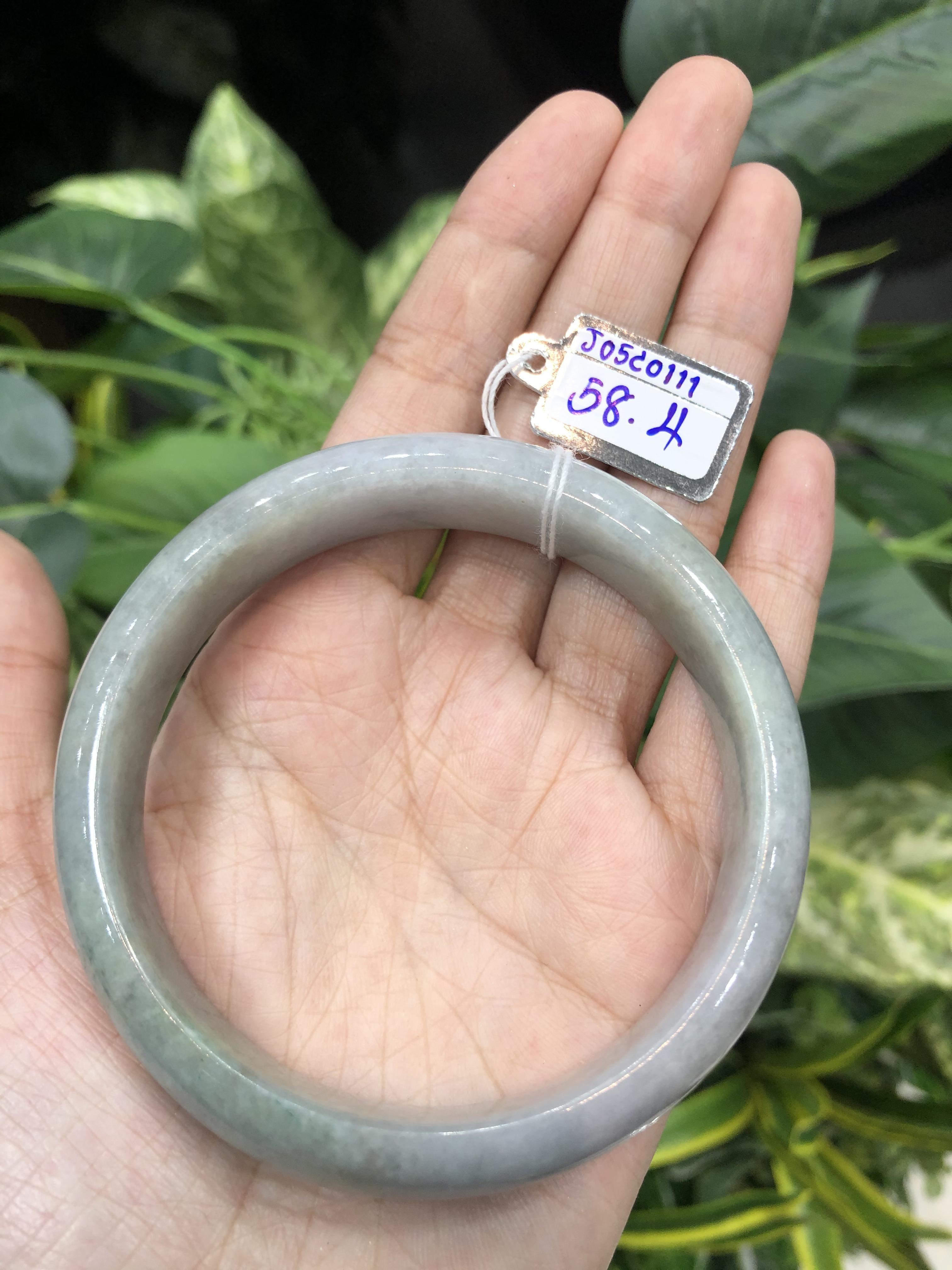 J05C0111 หยก พม่า แท้ Jade กำไลหยก 58.4 มม (Jade bracelet) พม่า (Myanmar)