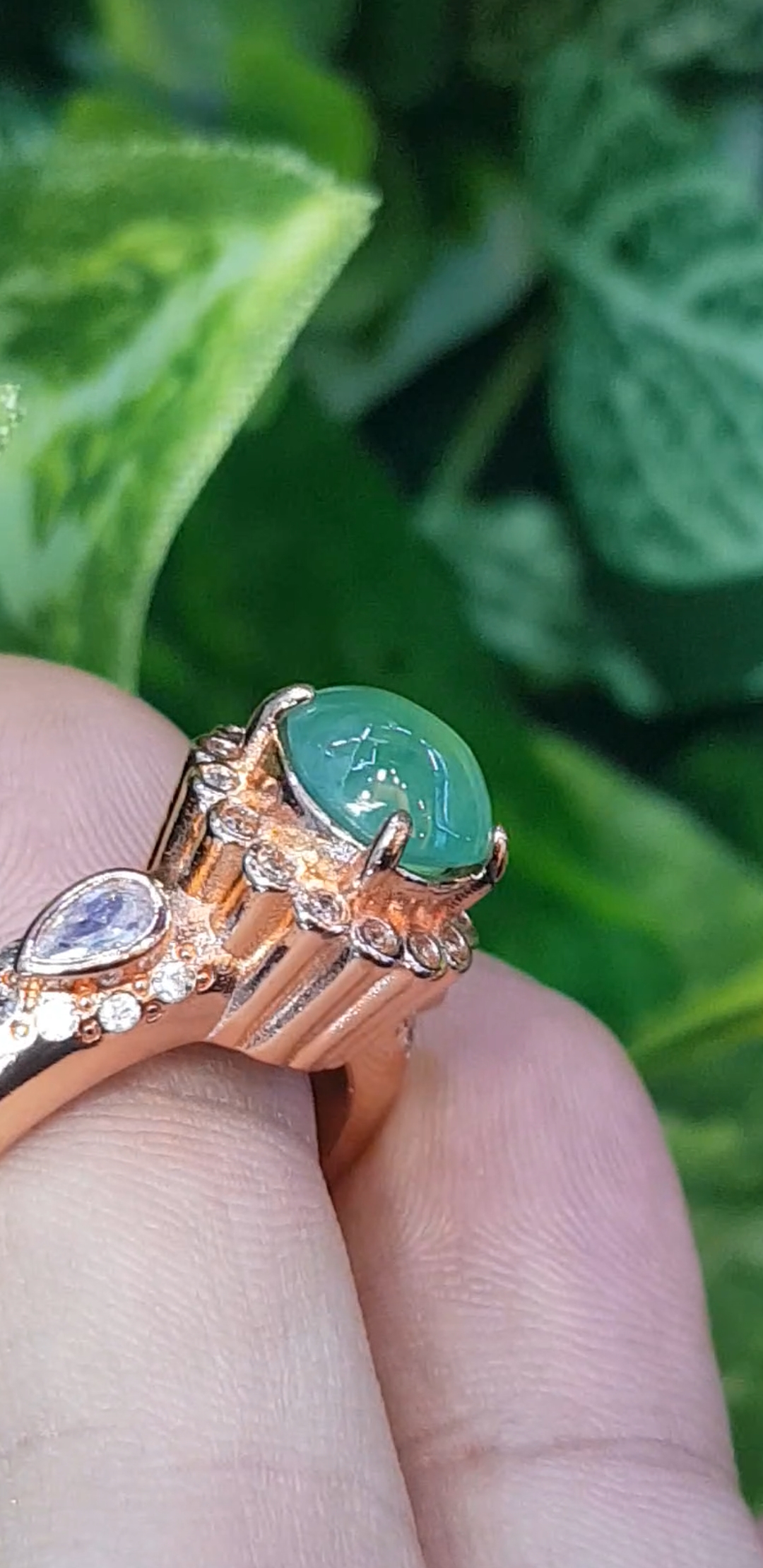 หยก พม่า แท้ Jade แหวนหยก (Jadeite ring) 2.13 กะรัต (Cts.) (Size) 59 ดิบ ไม่ผ่านการปรับปรุง (Type A) พม่า (Myanmar)