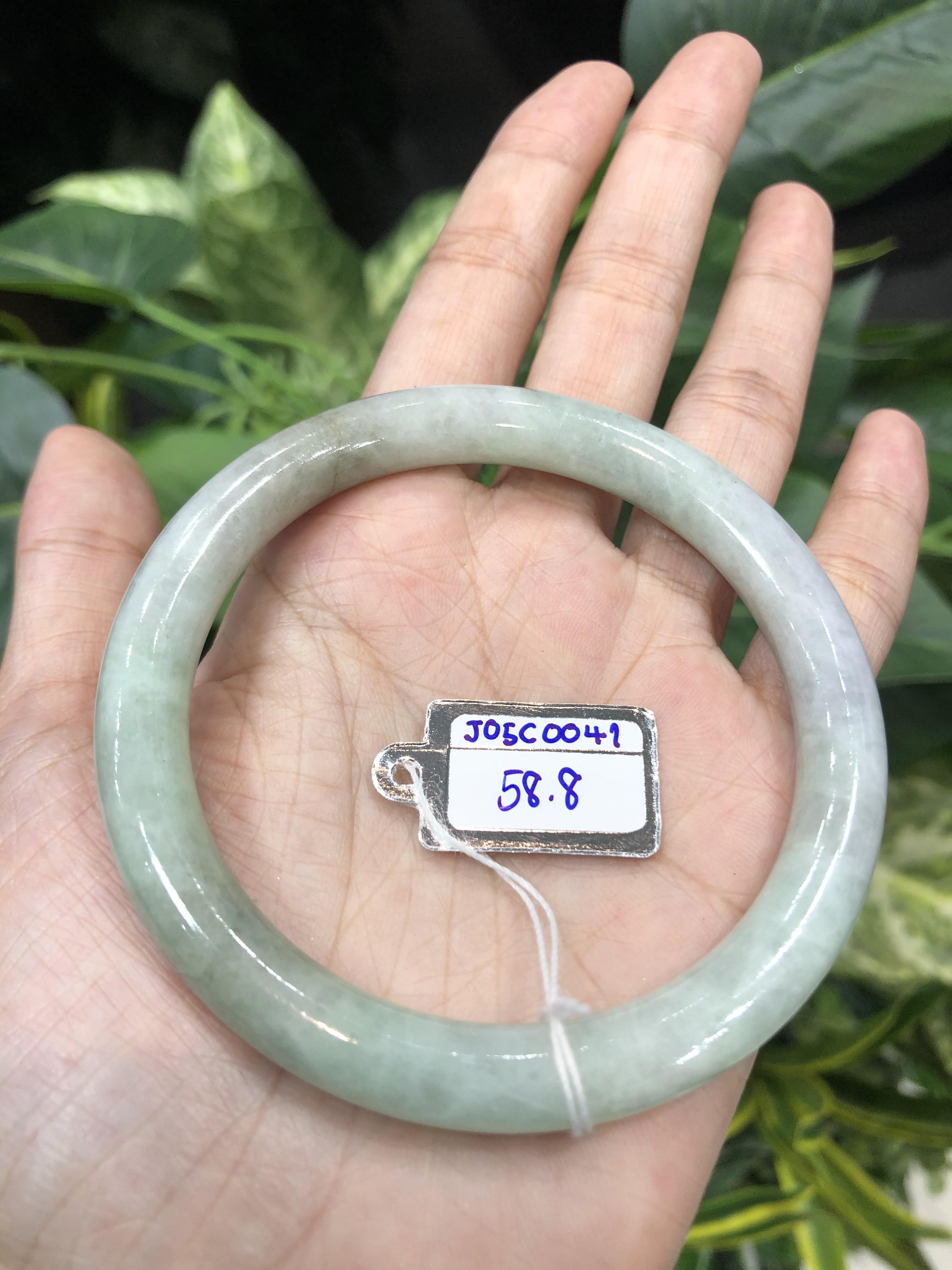 J05C0042 หยก พม่า แท้ Jade กำไลหยก 58.8 มม. (Jade bracelet) พม่า (Myanmar)