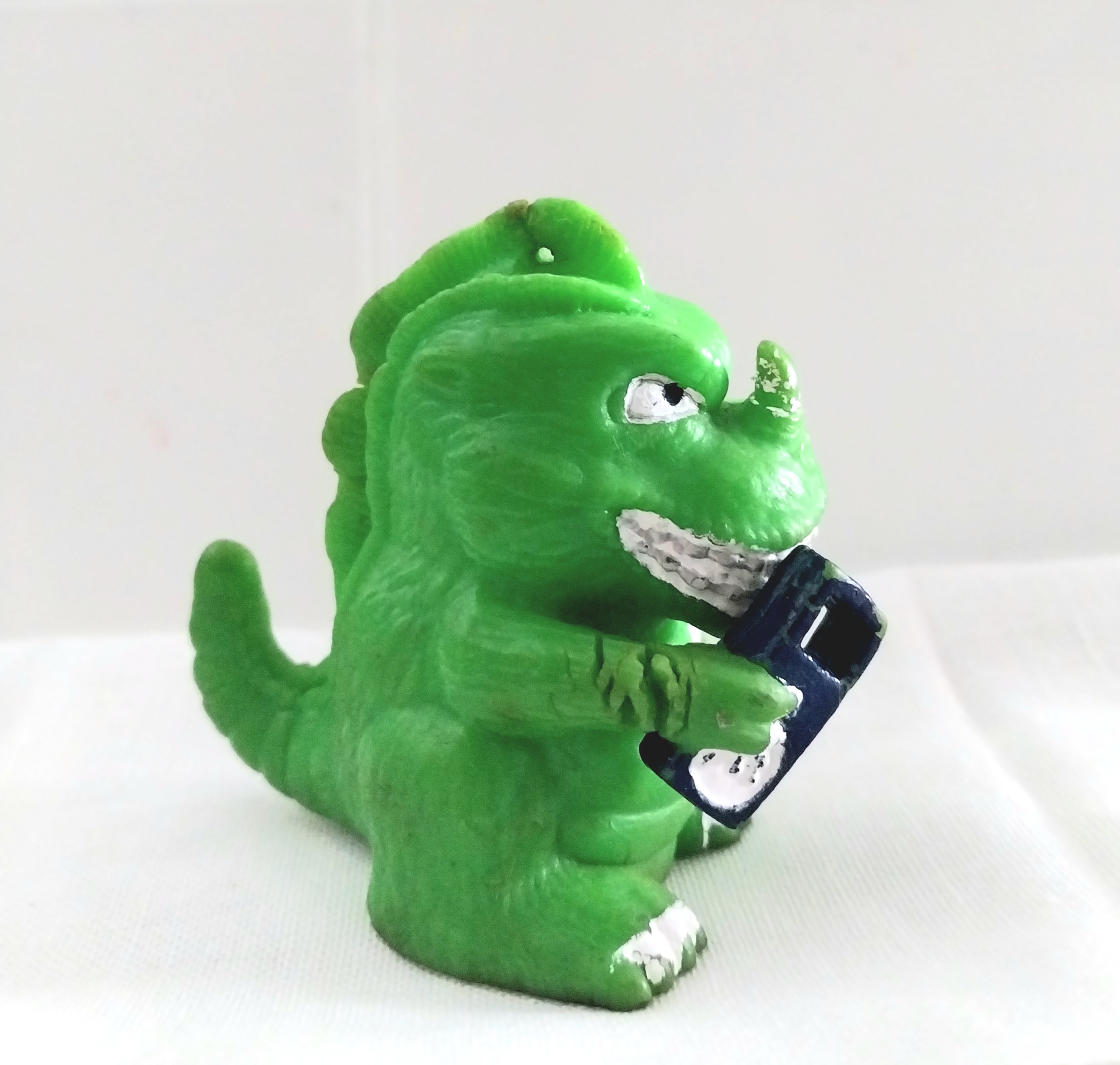 มีหลายภาพ,ฟิกเกอร์งานไทย ยางตัน ก๊อดจิ รุ่นสีเขียว**มีตำหนิ ตามภาพ ของแถมพรีเมี่ยม จากปั๊มน้ำมัน เก่าเก็บ มือสองสภาพดี หายาก