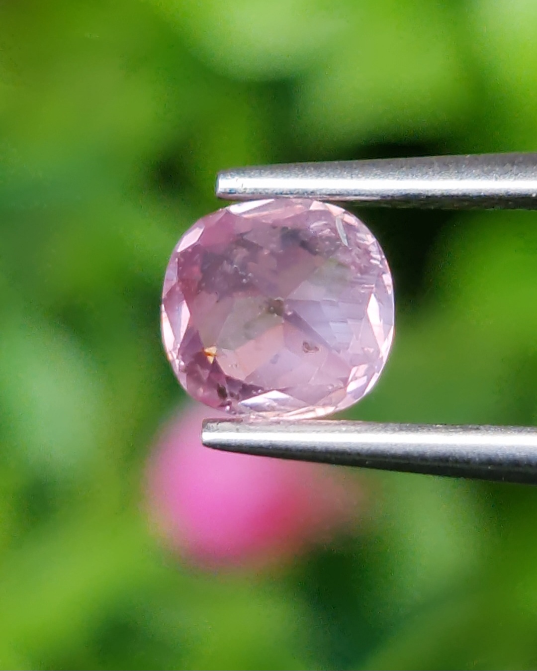 พลอย พัดพารัดชา Padparadscha Sapphire 1.05 กะรัต (Cts.) ดิบ (Unheated) พร้อมใบเซอร์ พลอยแท้ อัญมณีมงคลประจําวันเกิด เครื่องประดับพลอย