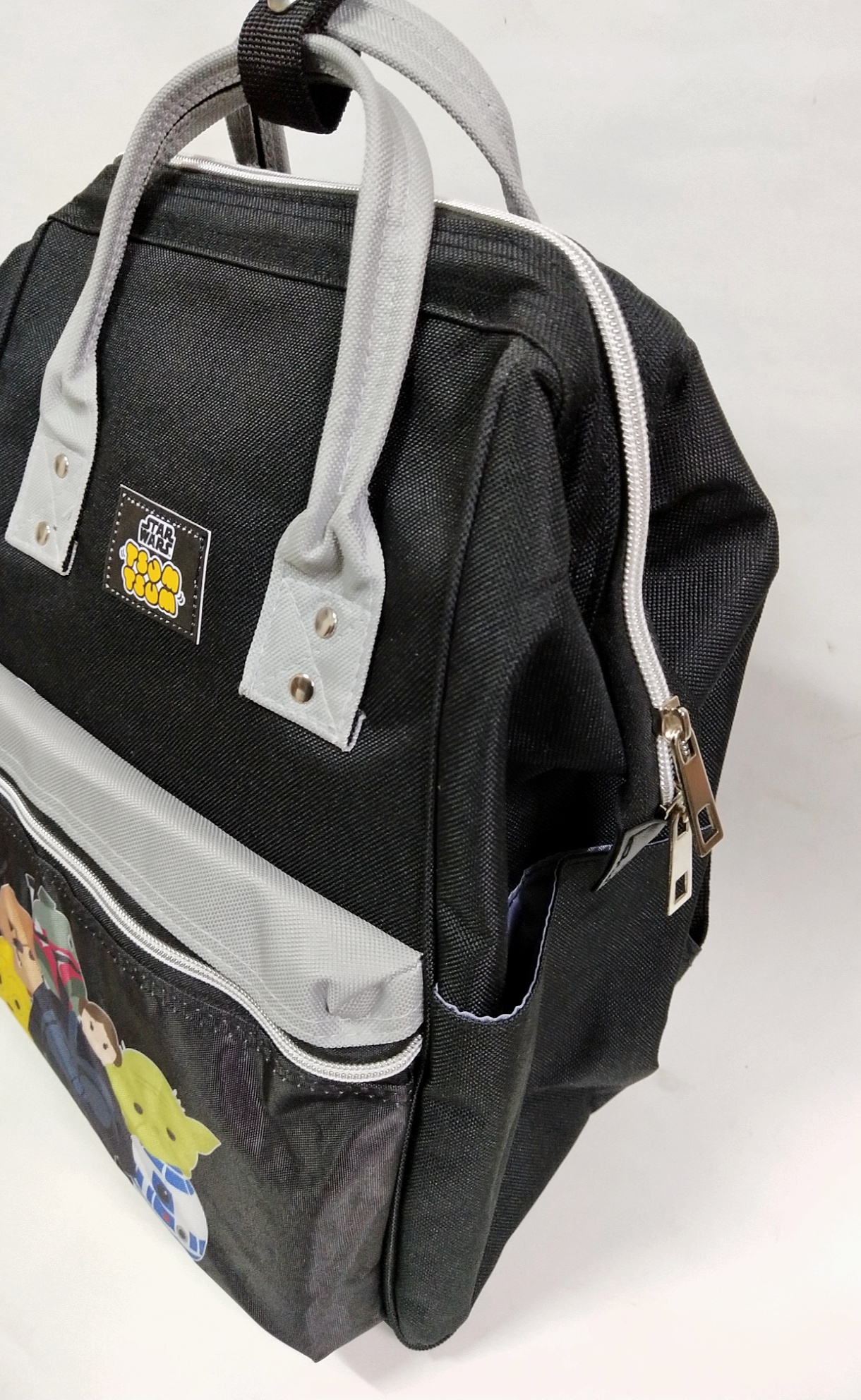 กระเป๋าเป้ลายสตาร์วอร์ +หูหิ้ว Star Wars ,tsum มีโครงเหล็ก บริเวณปากกระเป๋า ขนาดประมาณ 15"*9.5", ของแท้ ใหม่ **ป้ายหลุดหาย