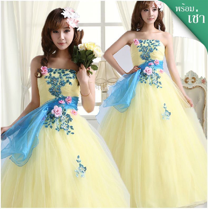 พร้อมเช่า ชุดแฟนซี ชุดราตรี สีเหลืองอ่อน ตกแต่งช่อกุหลาบ และระบายผ้าแก้วสีฟ้า สวยหวาน