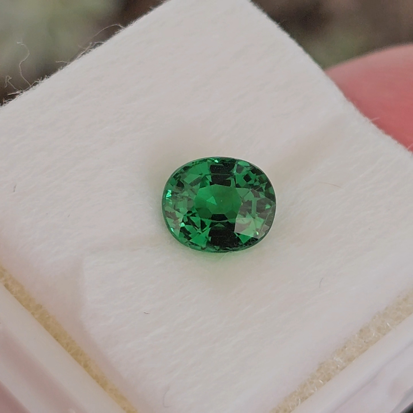 พลอย ซาโวไรท์ Tsavorite Garnet 1.24 กะรัต (Cts.) ดิบ Unheated พร้อมใบเซอร์ อัญมณีมงคลประจําวันเกิด เครื่องประดับพลอย