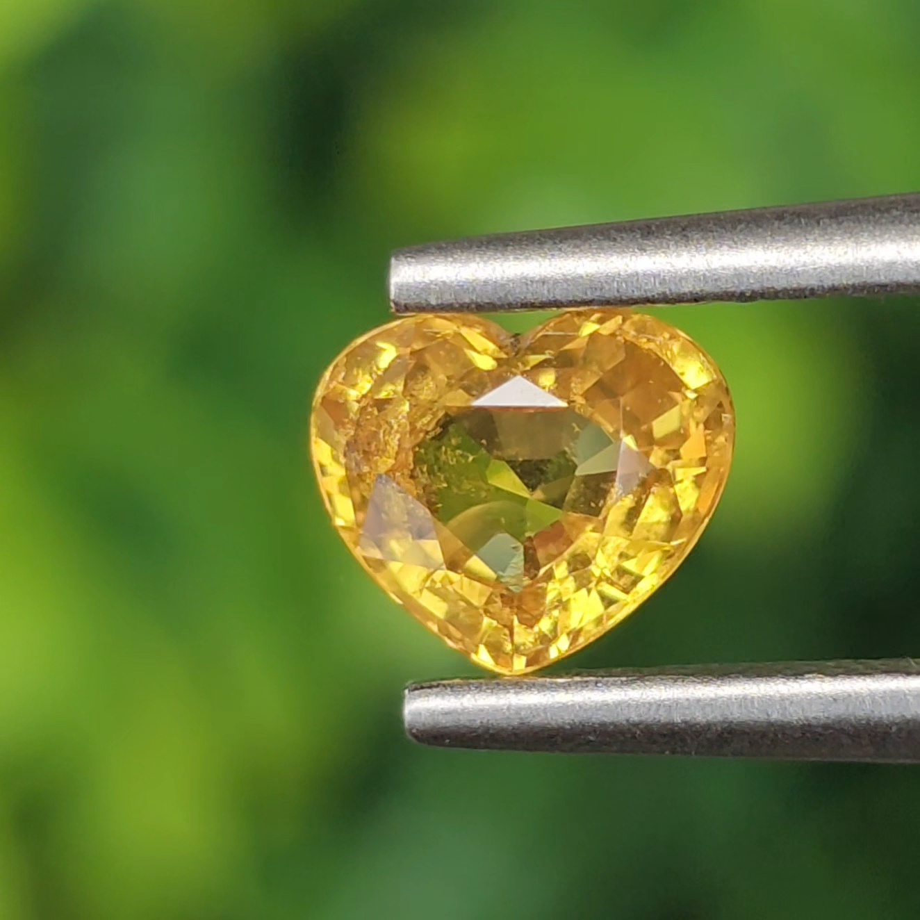 พลอย บุษราคัม yellow sapphire 0.85 กะรัต (Cts.) พลอยแท้ อัญมณีมงคลประจําวันเกิด เครื่องประดับพลอย