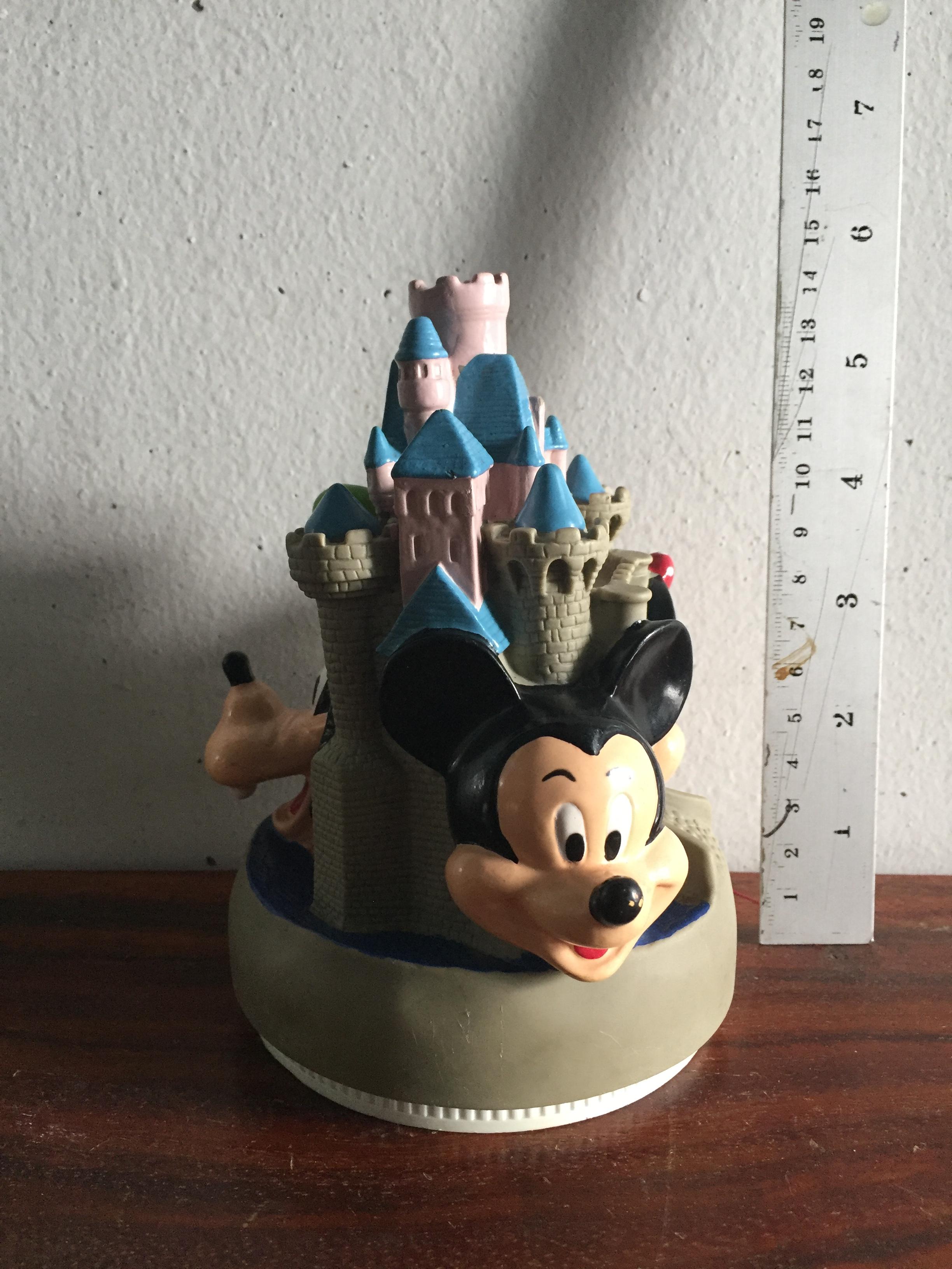 ของสะสม ท็อปเปอร์ ปราสาทดิสนีย์ ตกแต่งด้วยหัวมิกกี้เมาส์ ,มินนี่เมาส์,กู๊ฟฟี่ , Disney castle Topper ,decorated with Mickey mouse's head, Minnie mouse's head and Goofy's head