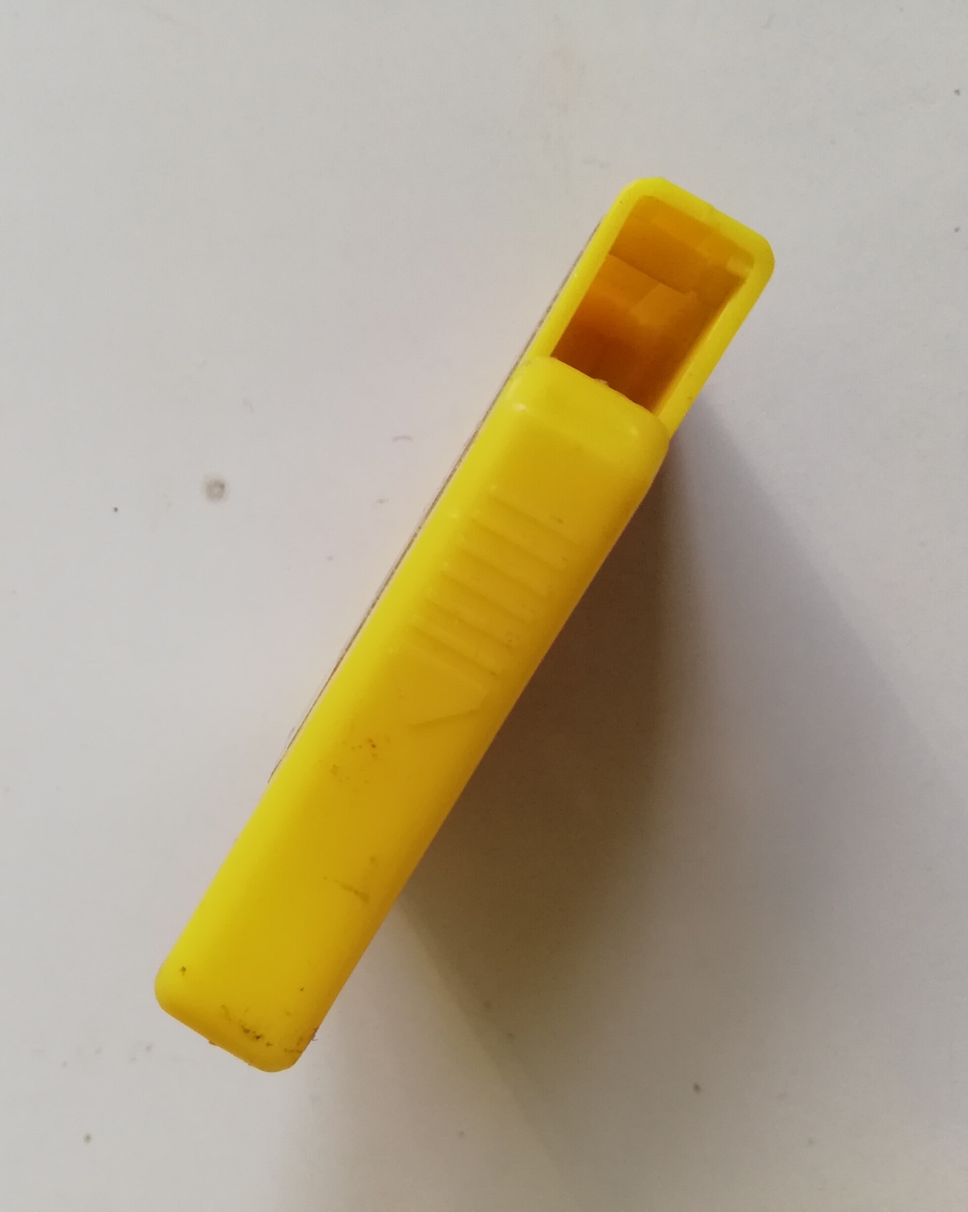 กล่องเปล่าลูกอมโบตัน พลาสติกรุ่นแรก สลากเก่าเดิมๆ ไม่มีตัวยาอมอยู่แล้ว ตามภาพ