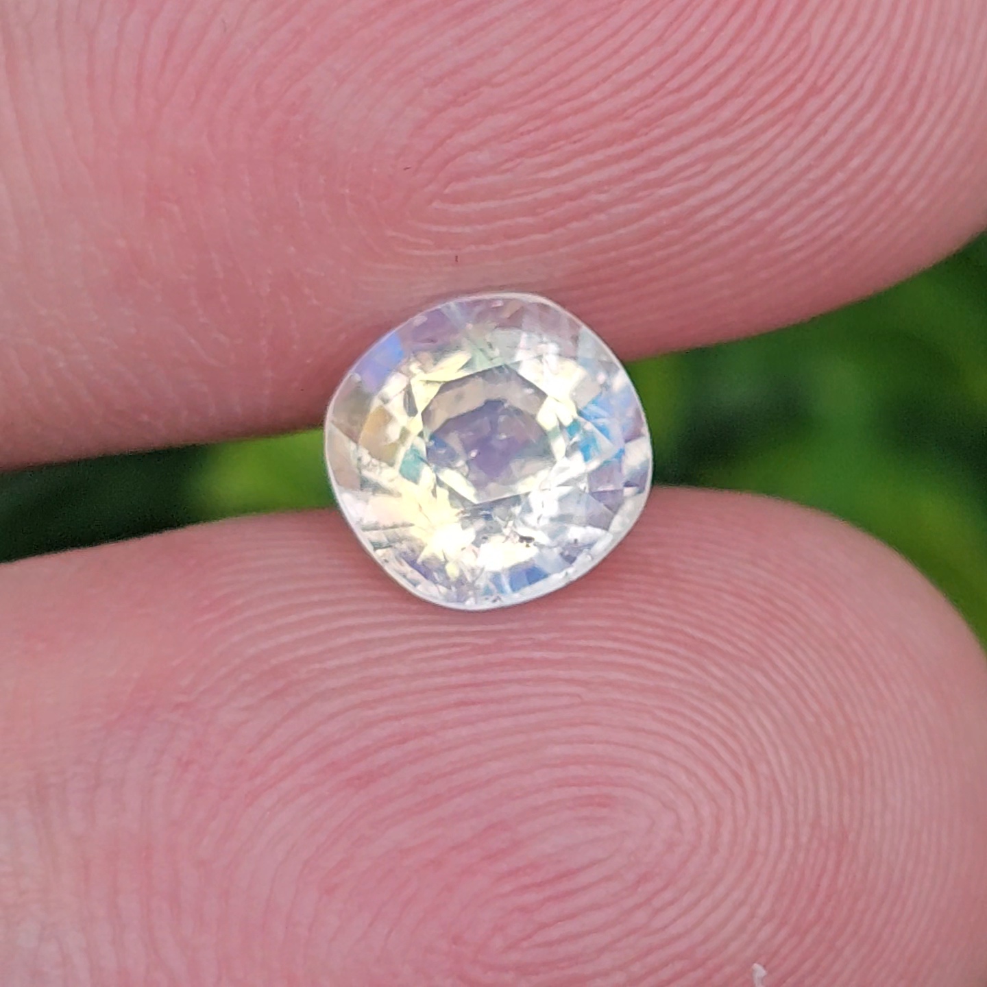 พลอย มูนสโตน เรนโบว์ rainbow moonstone 1.47 กะรัต (cts.) พลอยแท้ อัญมณีมงคลประจําวันเกิด เครื่องประดับพลอย