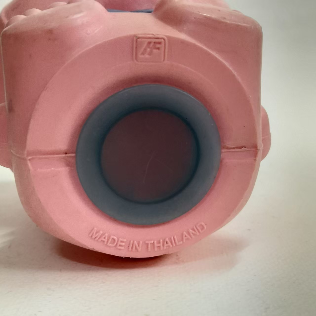 กระปุกออมสินเรโทร ,มีหลายภาพ งานโปร่ง งานไทย มีตราปั๊มที่ก้น มีจุกครบ ขนาดตามรูป มือสองสภาพดี มีรอยบ้าง