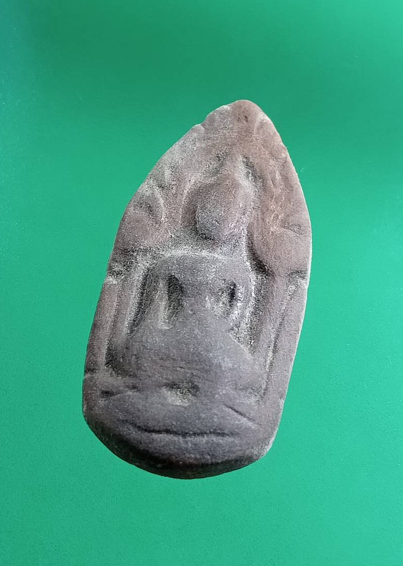 ผ2999 พระขุนแผน ไข่ผ่าซีก เนื้อดิน ไม่ทราบที่